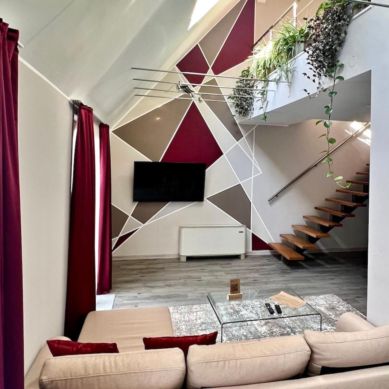 Deluxe Family Suite - Photo 12