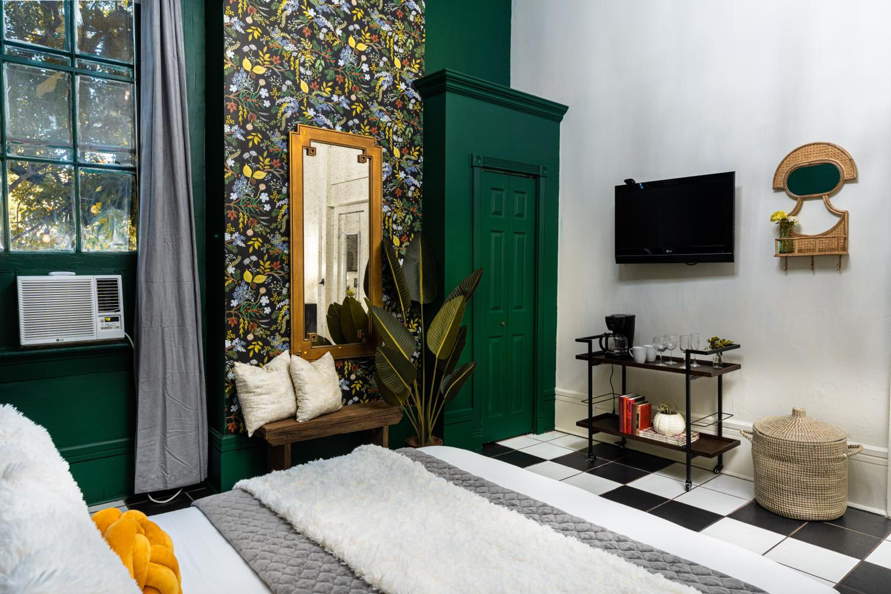 #2 Queen Suite - Photo 12
