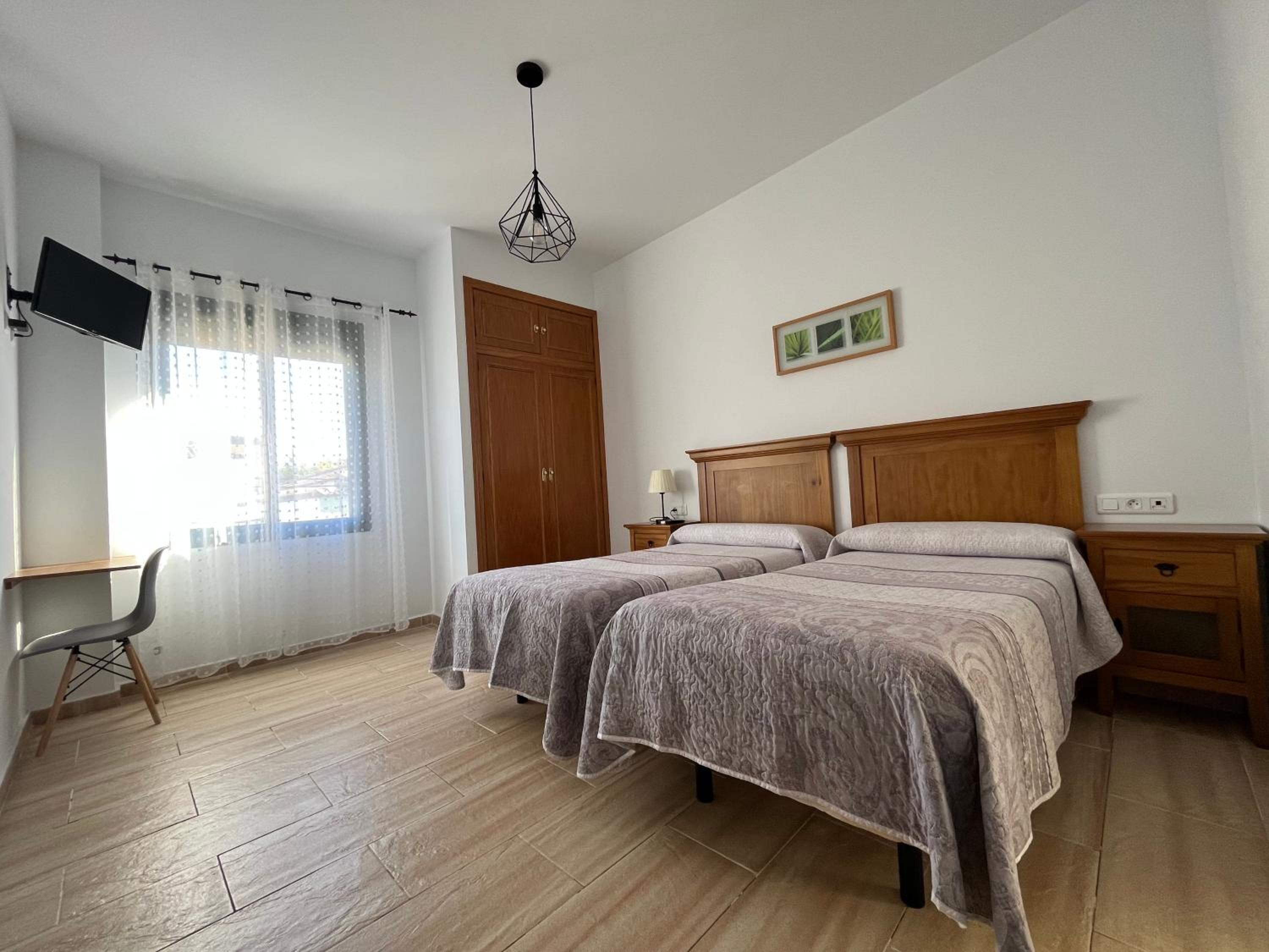 Double or Twin Room - Photo 4