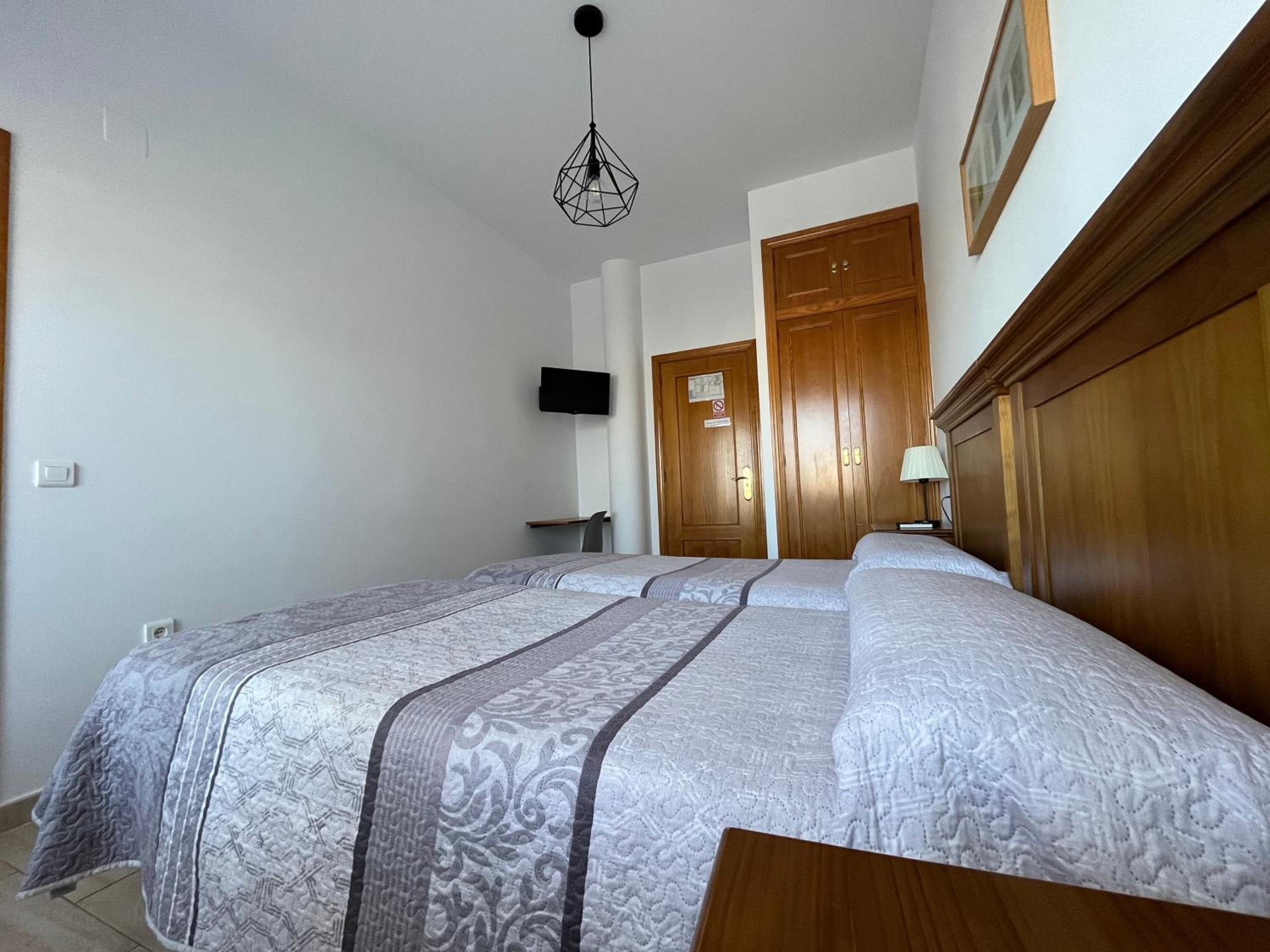 Deluxe Queen Room - Photo 4
