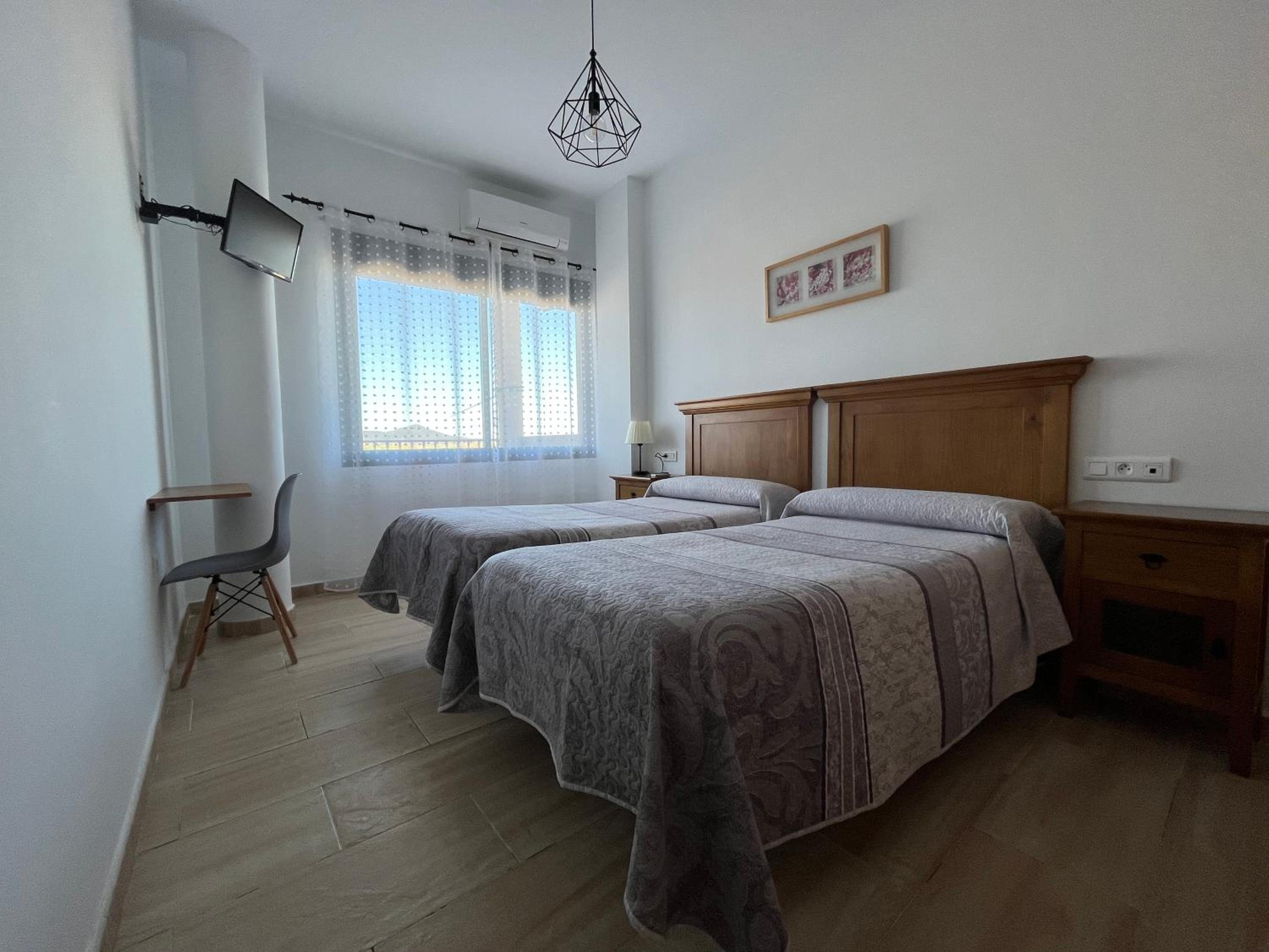 Twin Room - Photo 4
