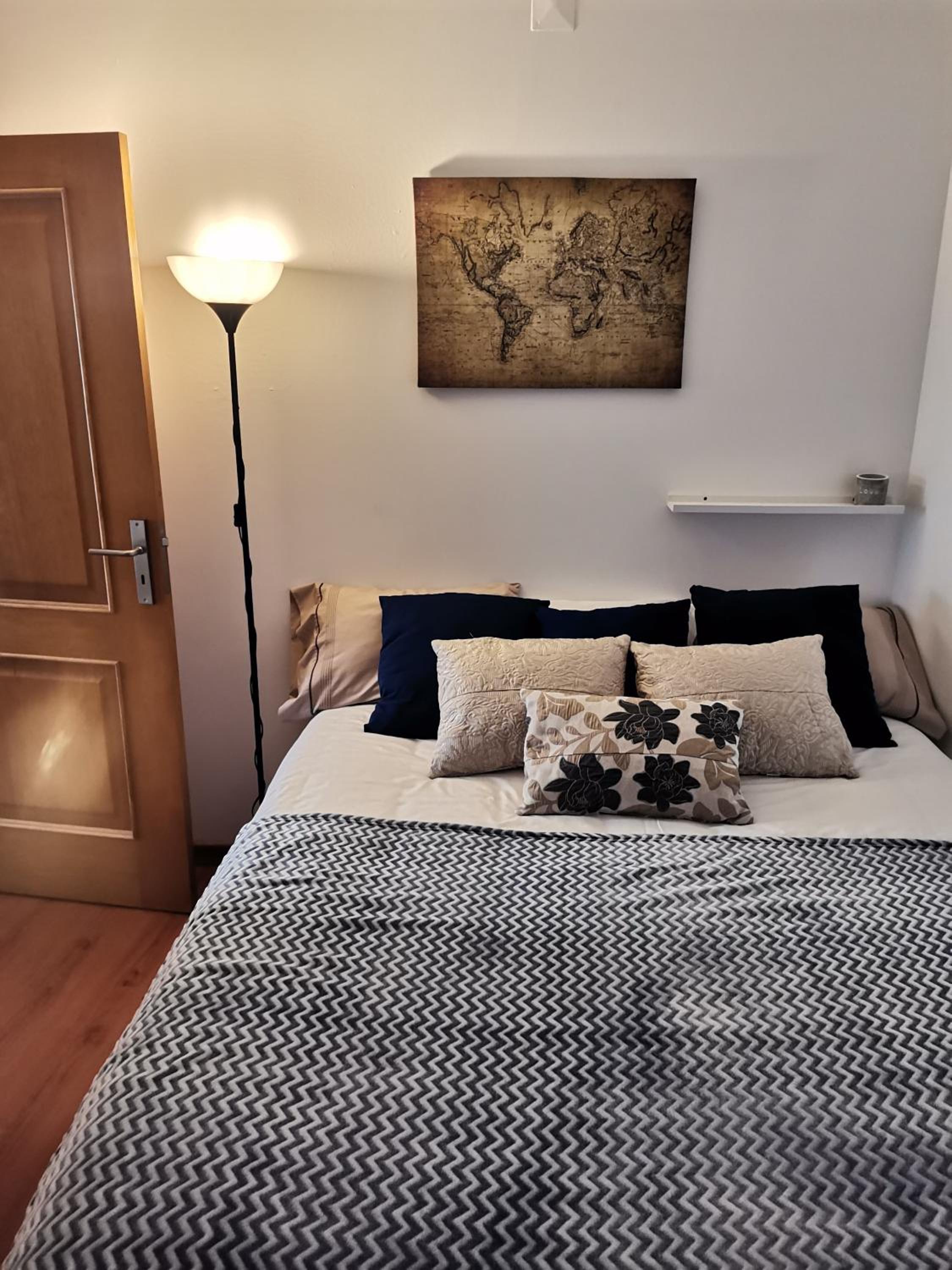 One-Bedroom Apartment photo 1