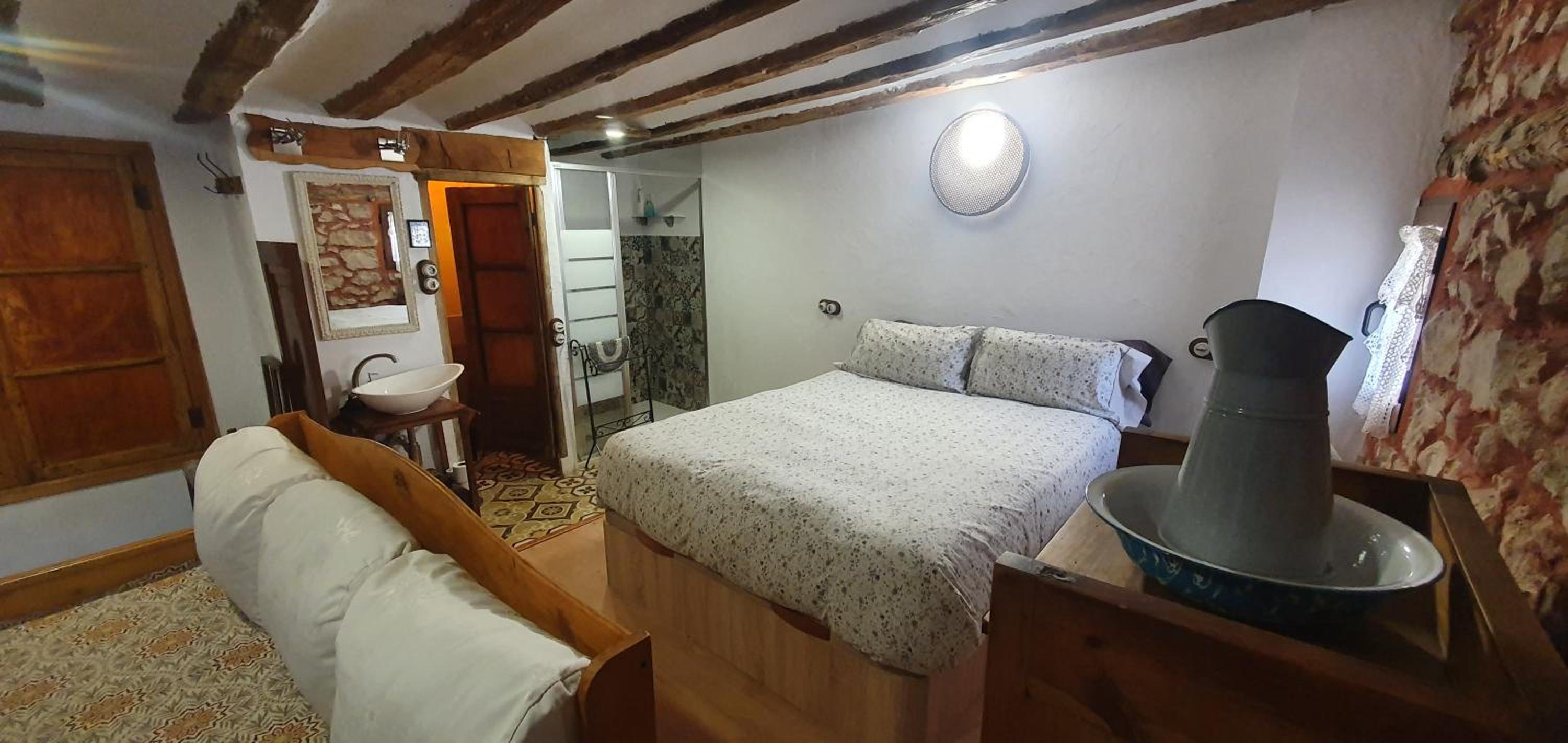 Deluxe Double Room with Shower photo 3