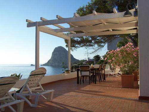 Three-Bedroom Villa photo 1