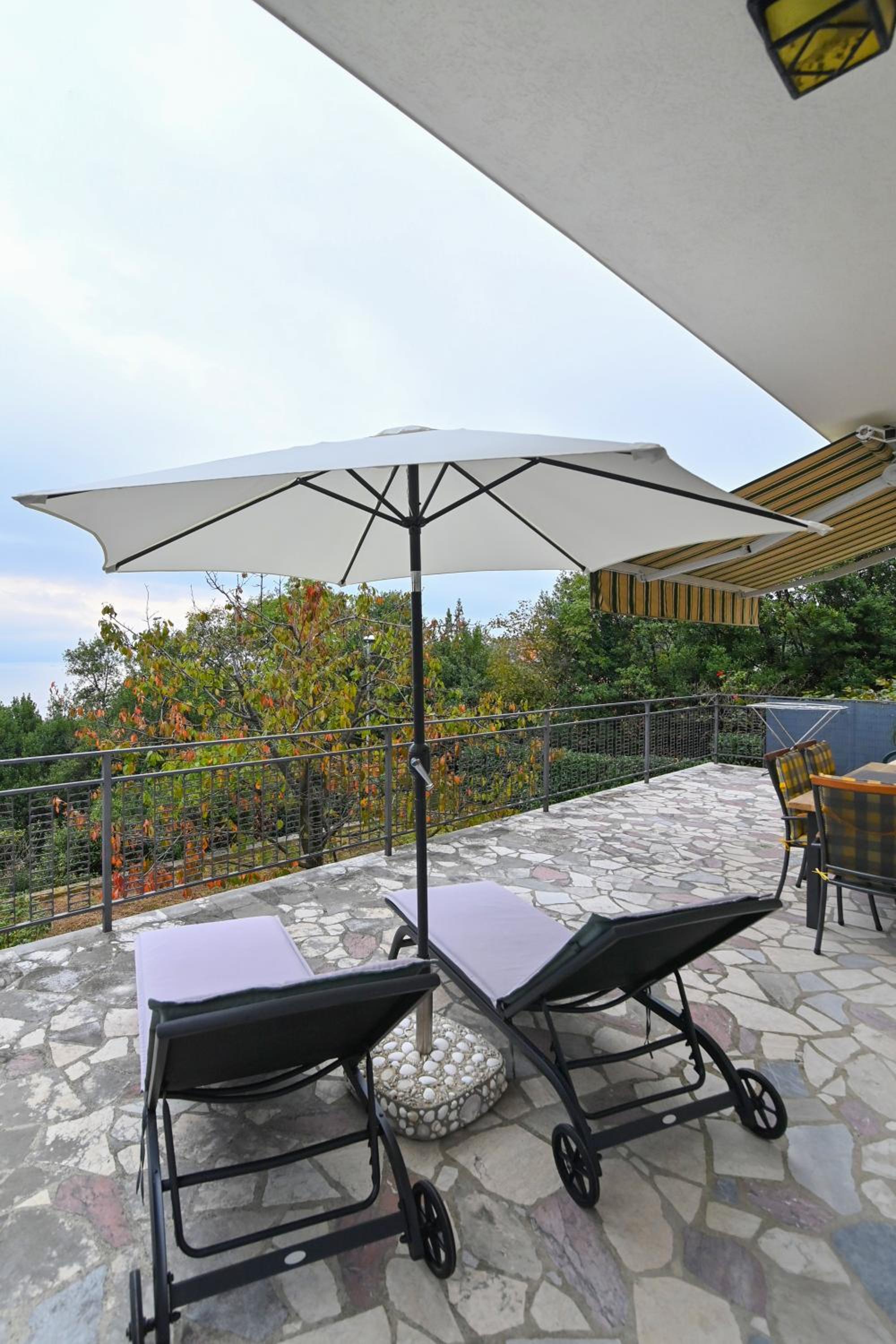Apartment with Sea View - Photo 17