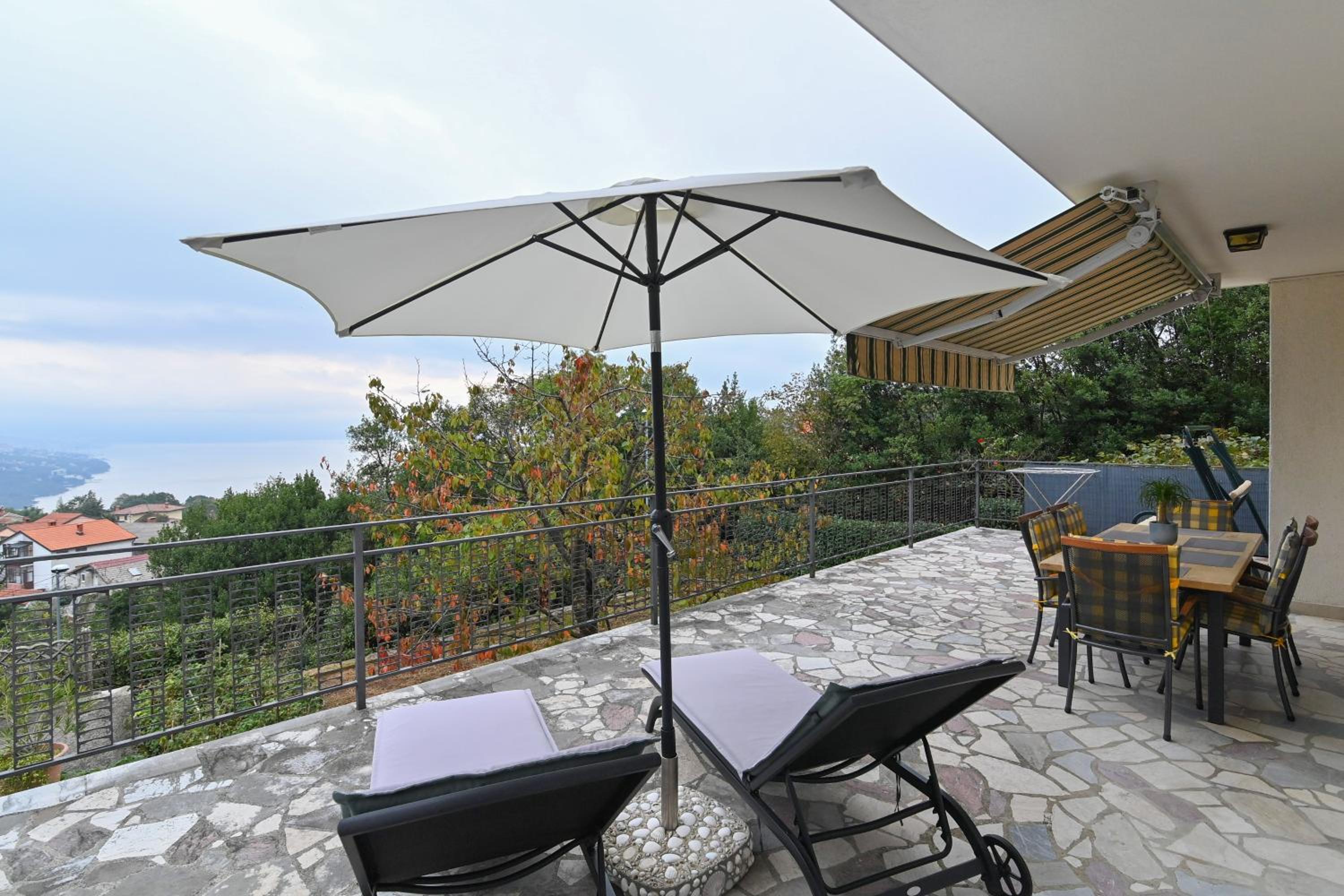 Apartment with Sea View - Photo 15