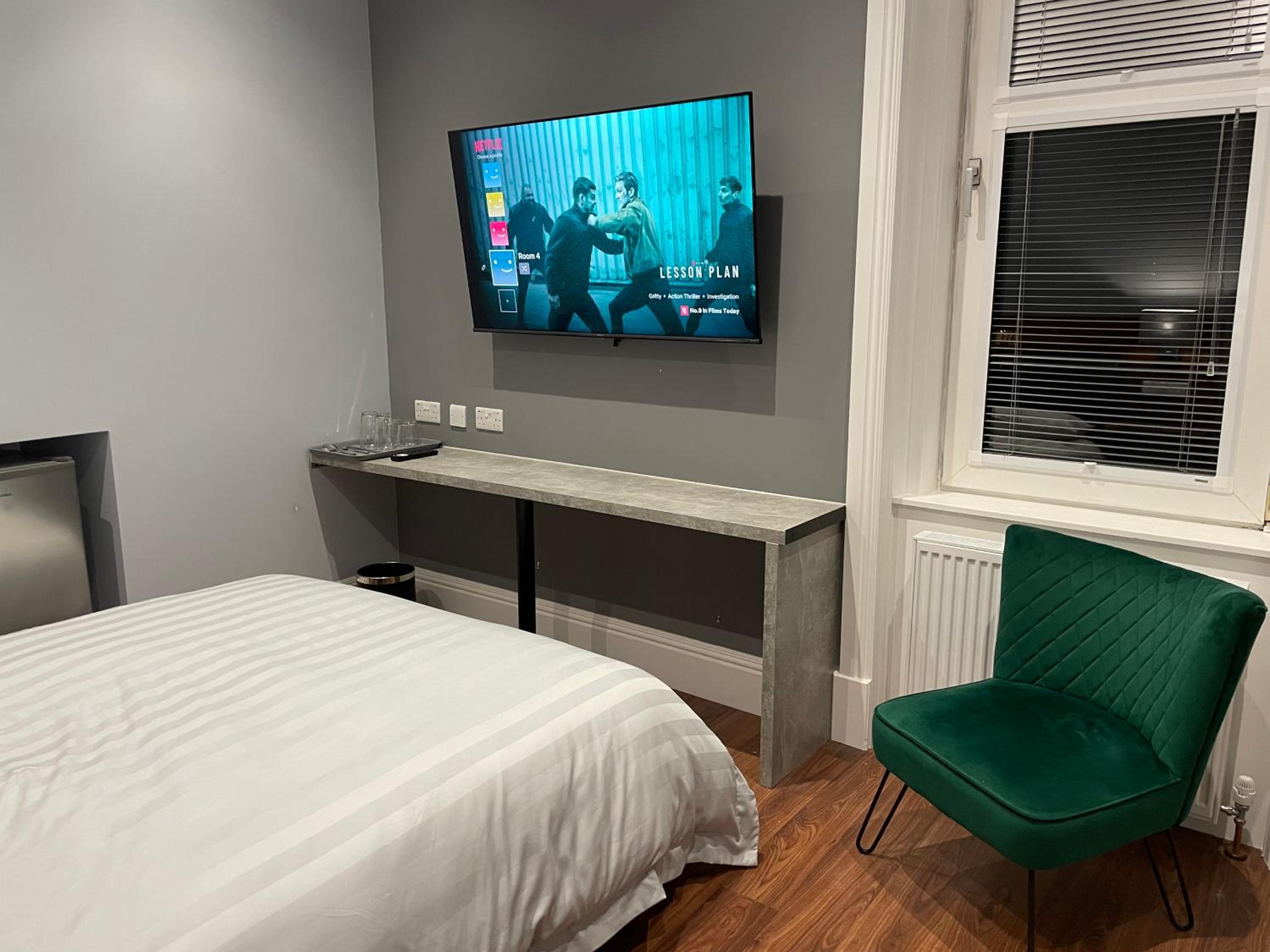 Deluxe King Suite