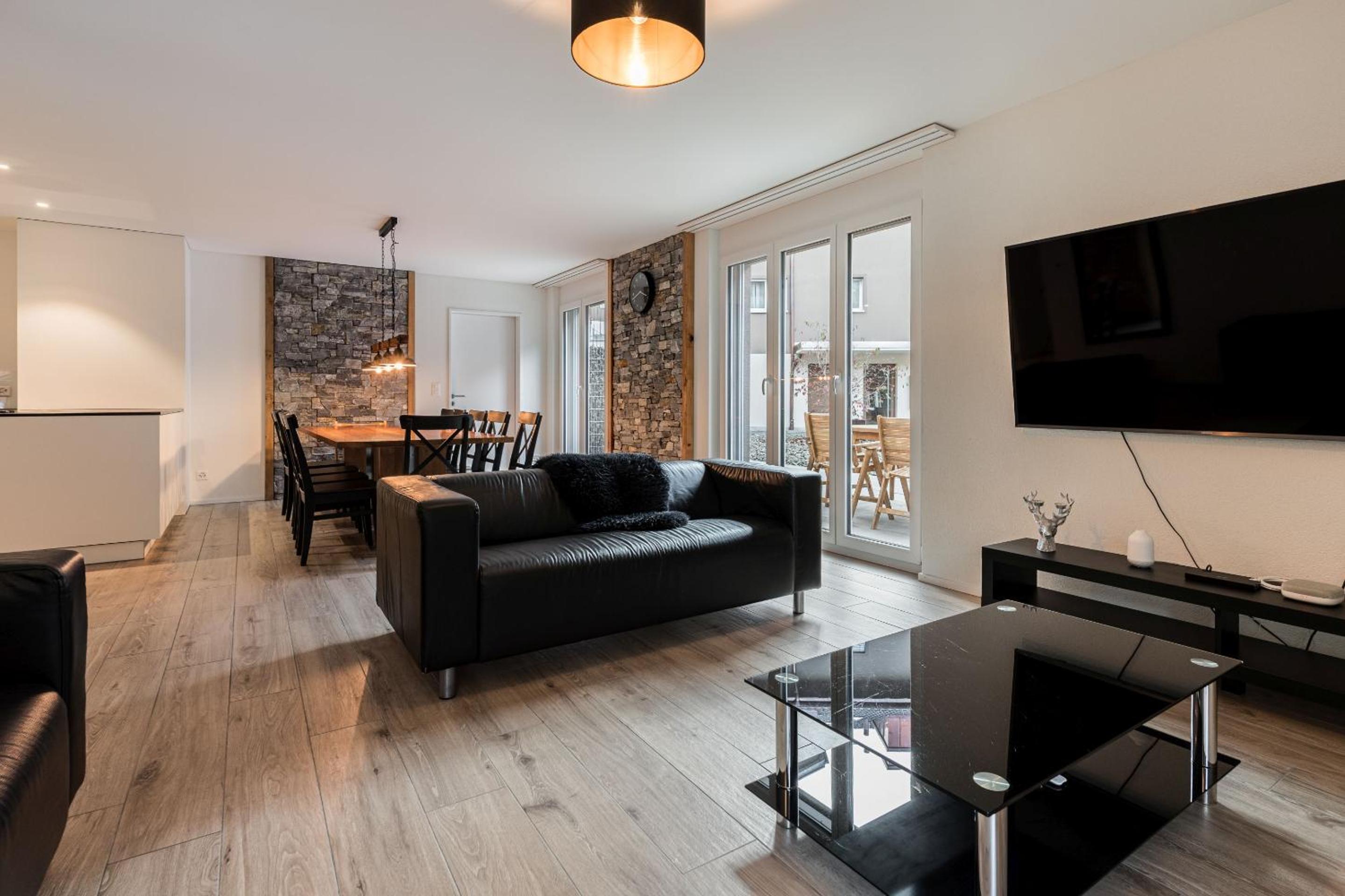 Apartment with Mountain View - Photo 5