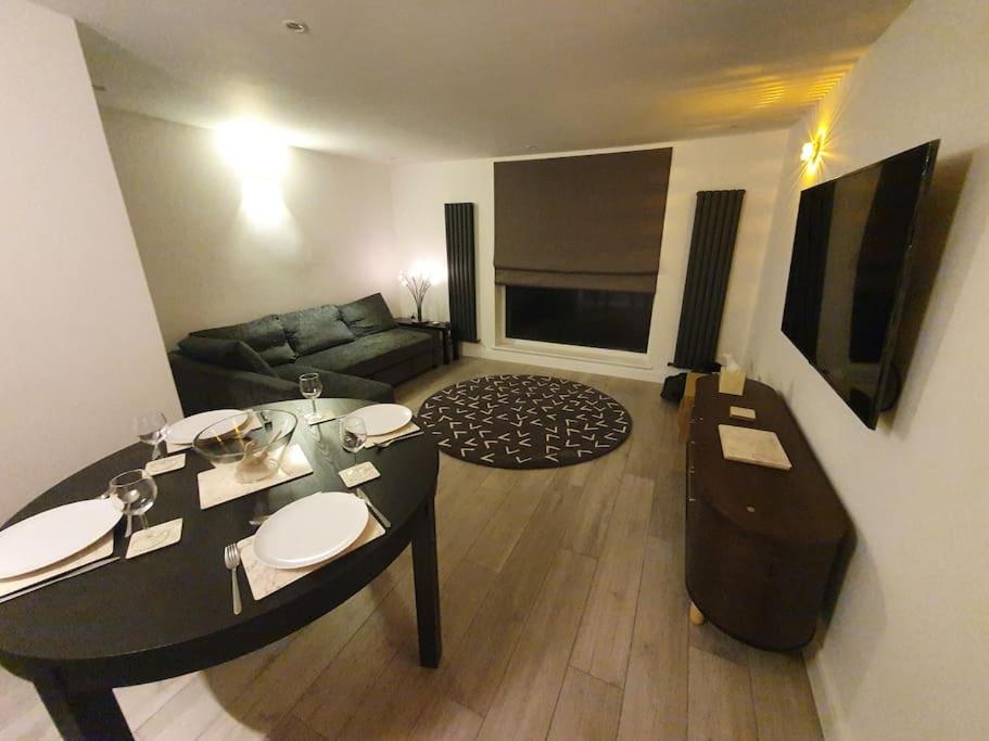 Three-Bedroom Apartment photo 2