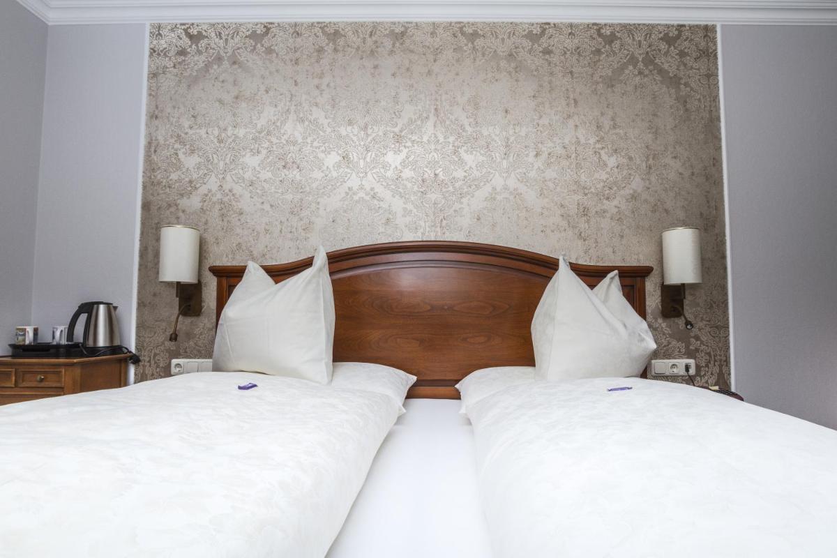Deluxe Double Room with Balcony and Lake View photo 2