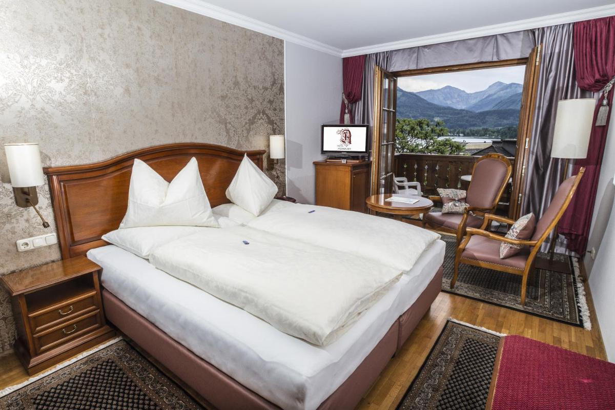 Junior Suite with Balcony and Lake View photo 1