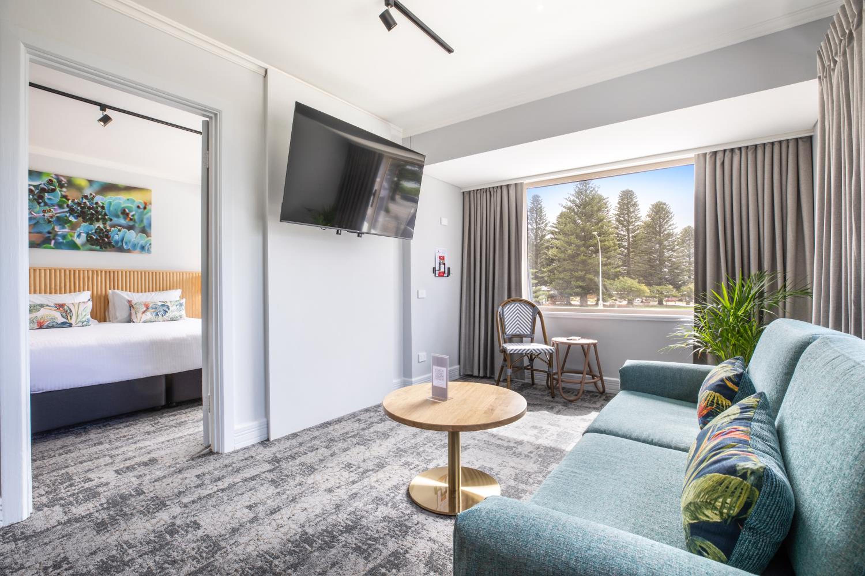 Superior Ocean View Suite photo 2