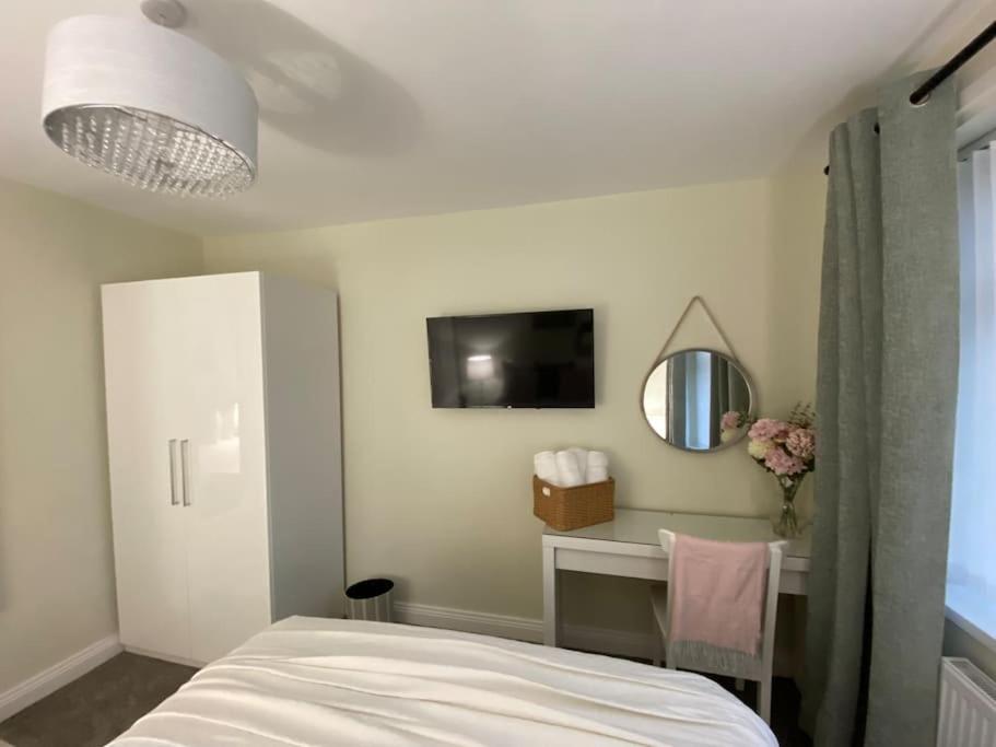 Three-Bedroom House photo 2