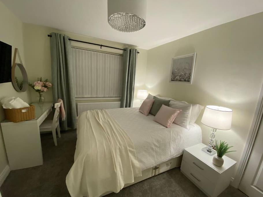 Three-Bedroom House photo 3