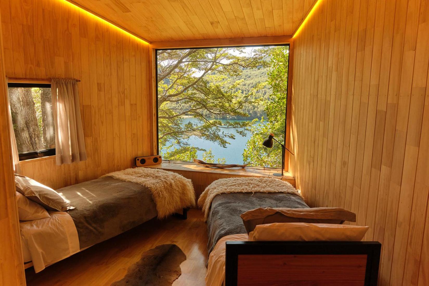 Family Room with Lake View photo 1