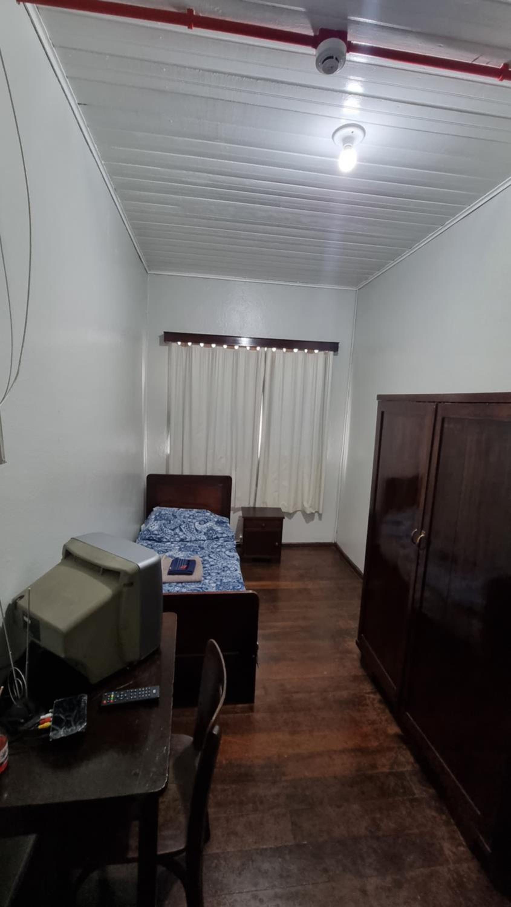 Single Room with Shared Shower and Toilet photo 1
