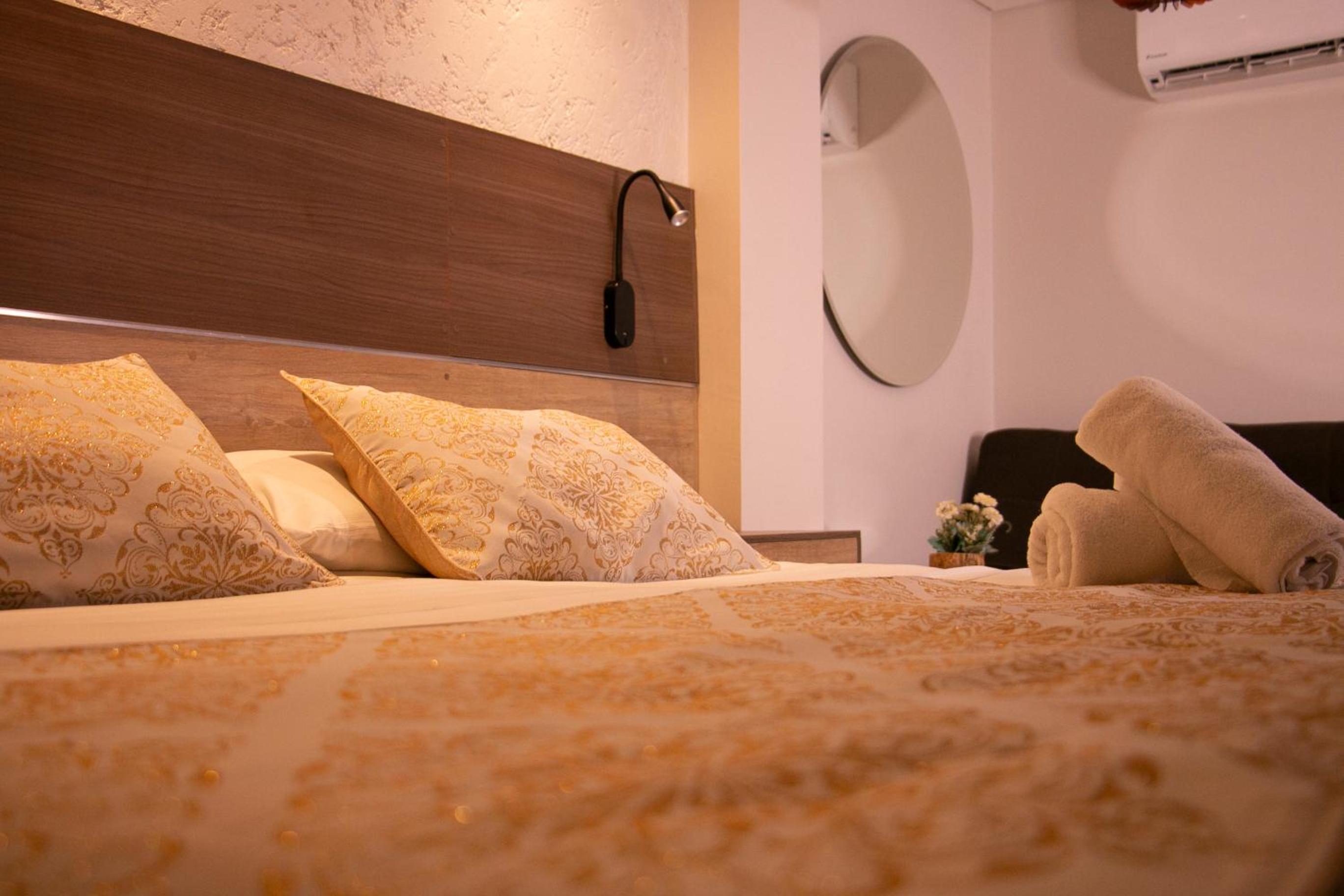 Superior King Room - Photo 5