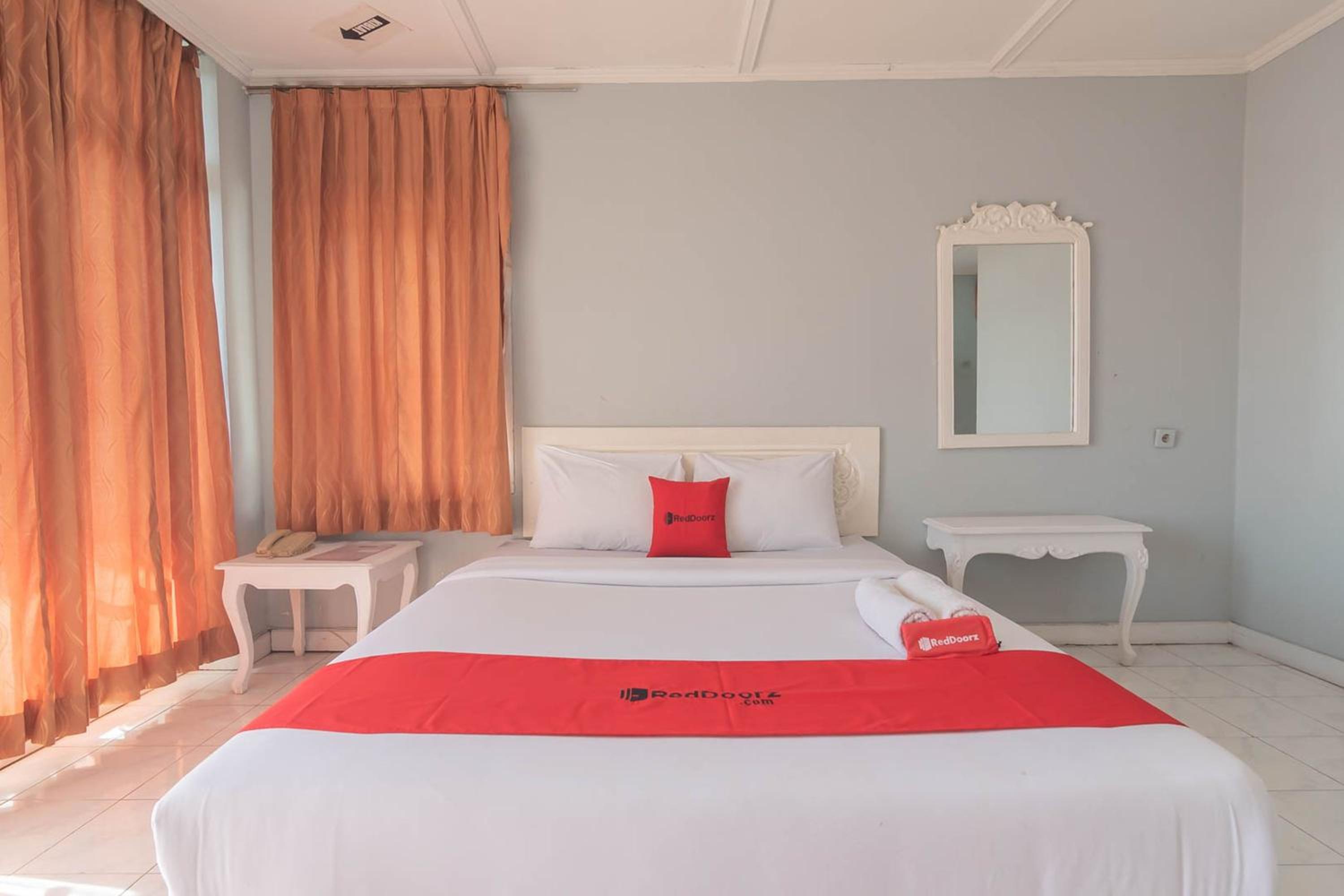 Standard Double Room - Photo 8