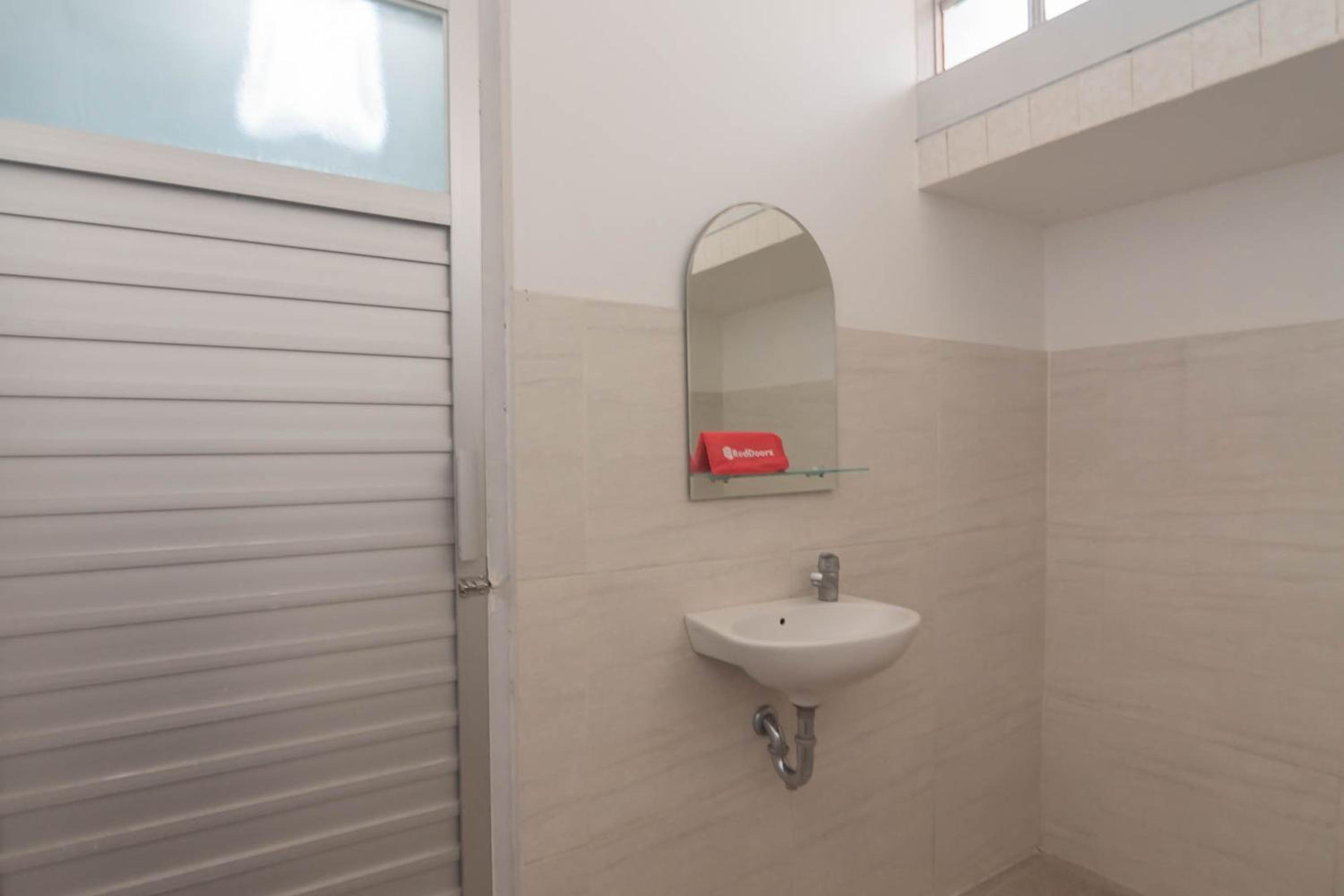 Standard Double Room - Photo 3
