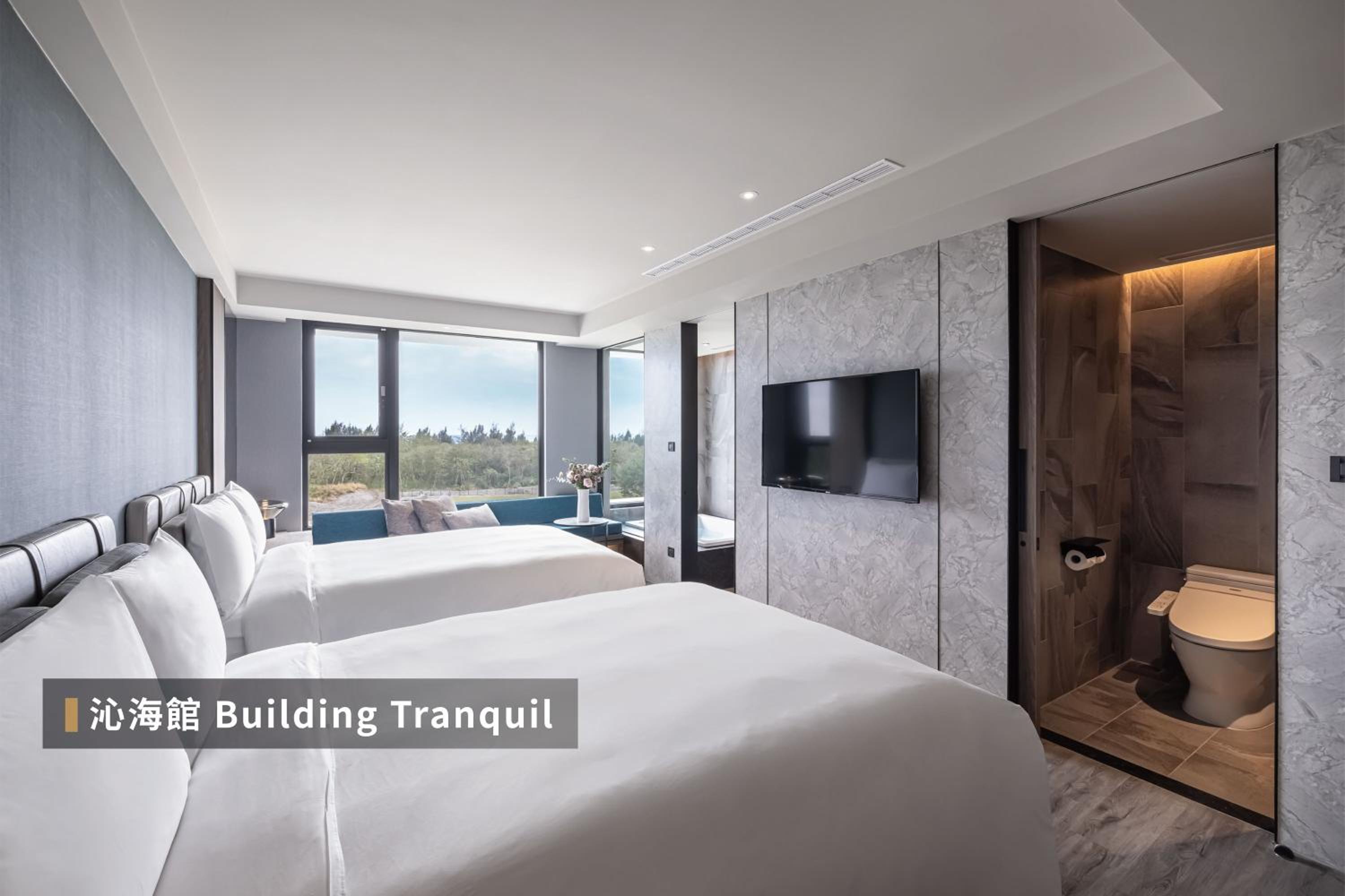 Building Tranquil - Deluxe Family Room - Photo 1
