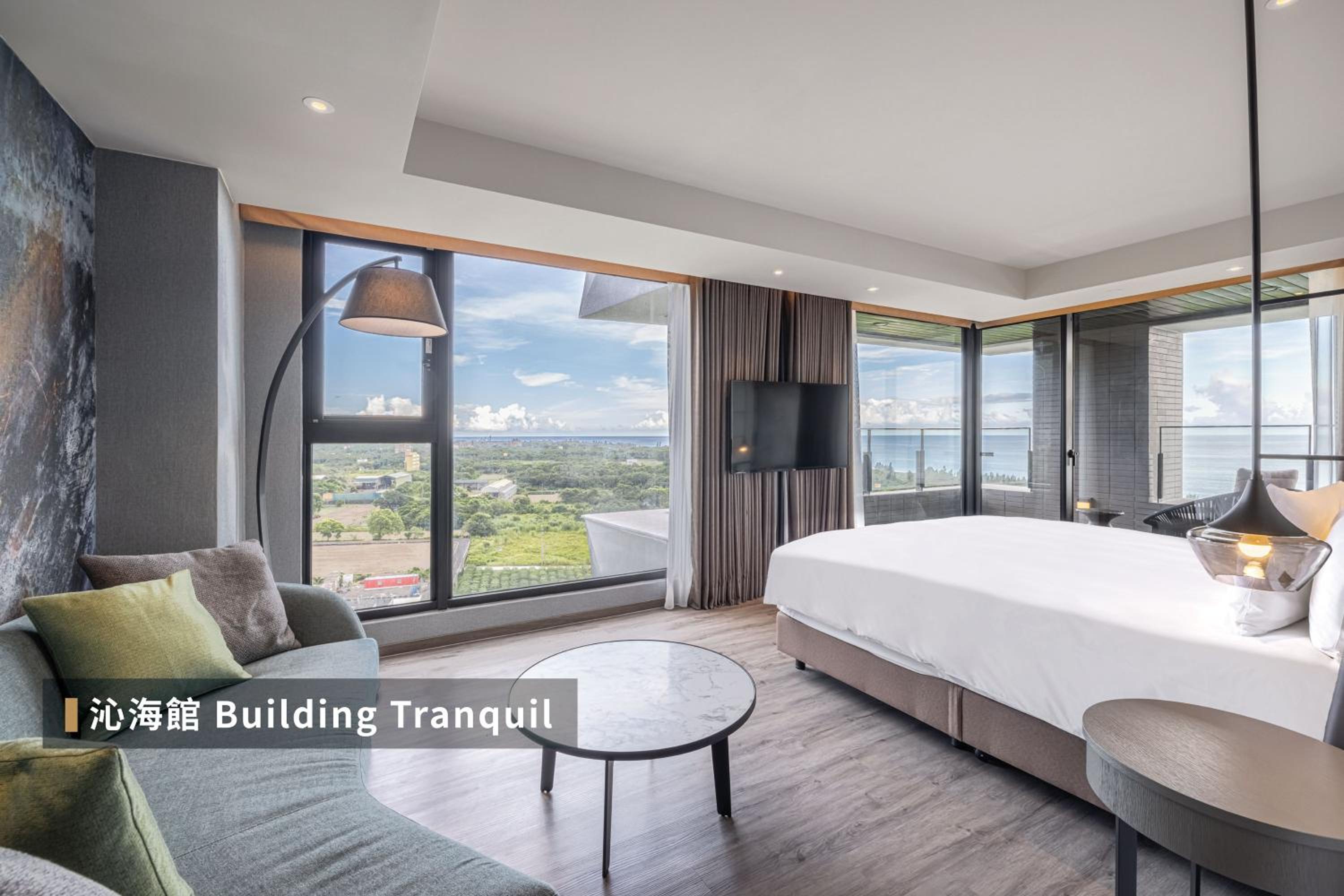 Building Tranquil - Executive Deluxe Junior Suite with Ocean View - Photo 1