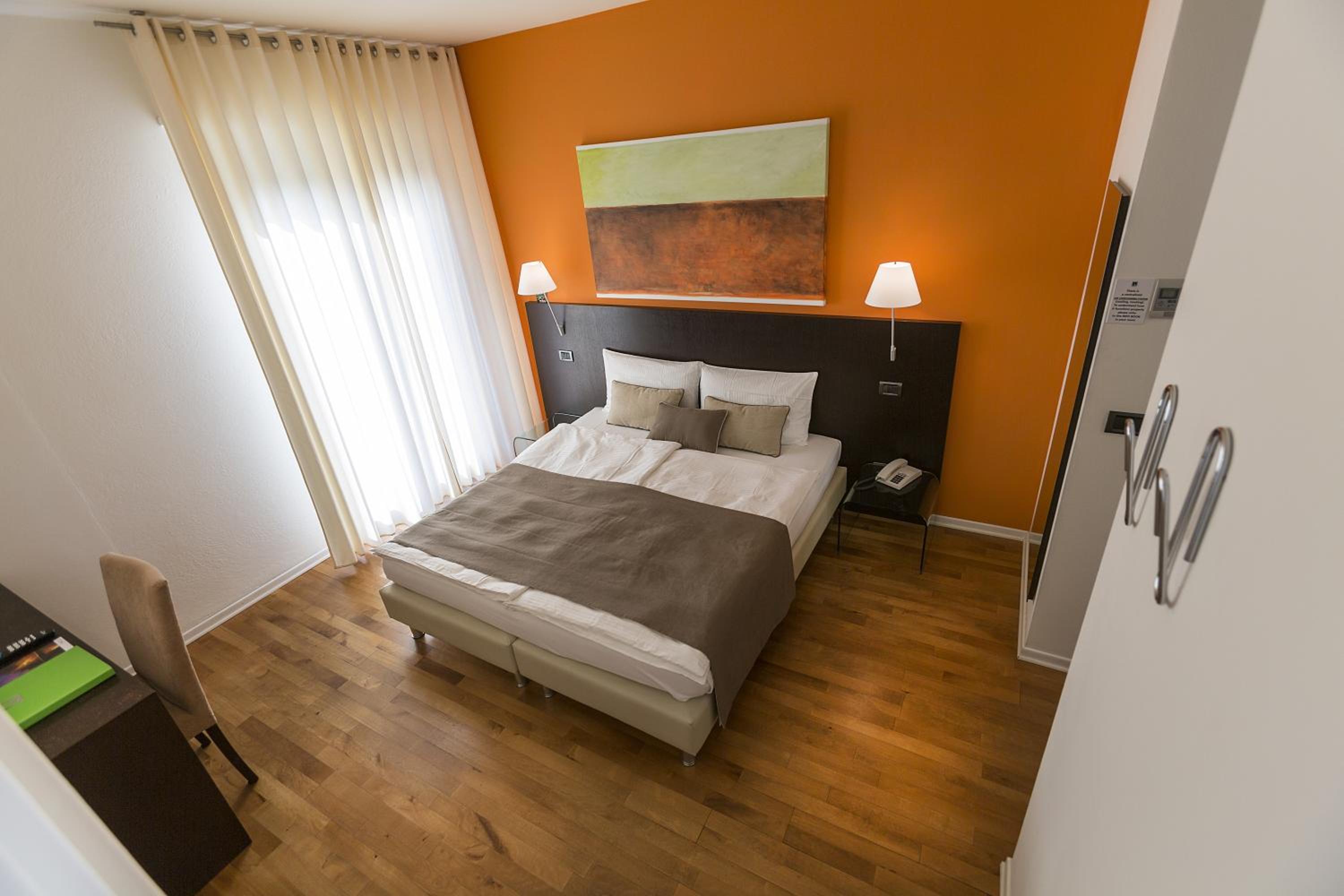 Double Room with Partial Lake View photo 1