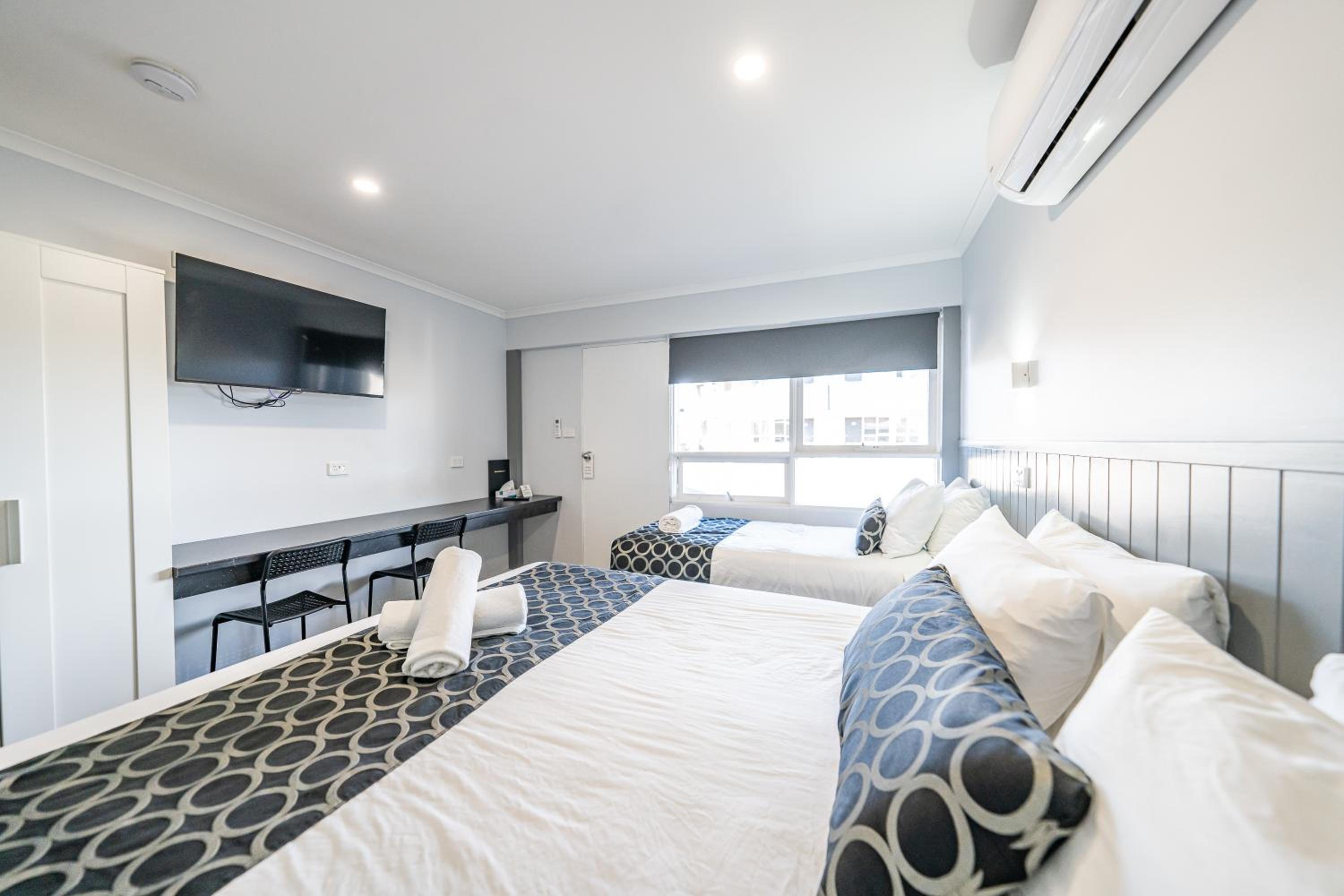 Deluxe King + Single with Kitchenette photo 1