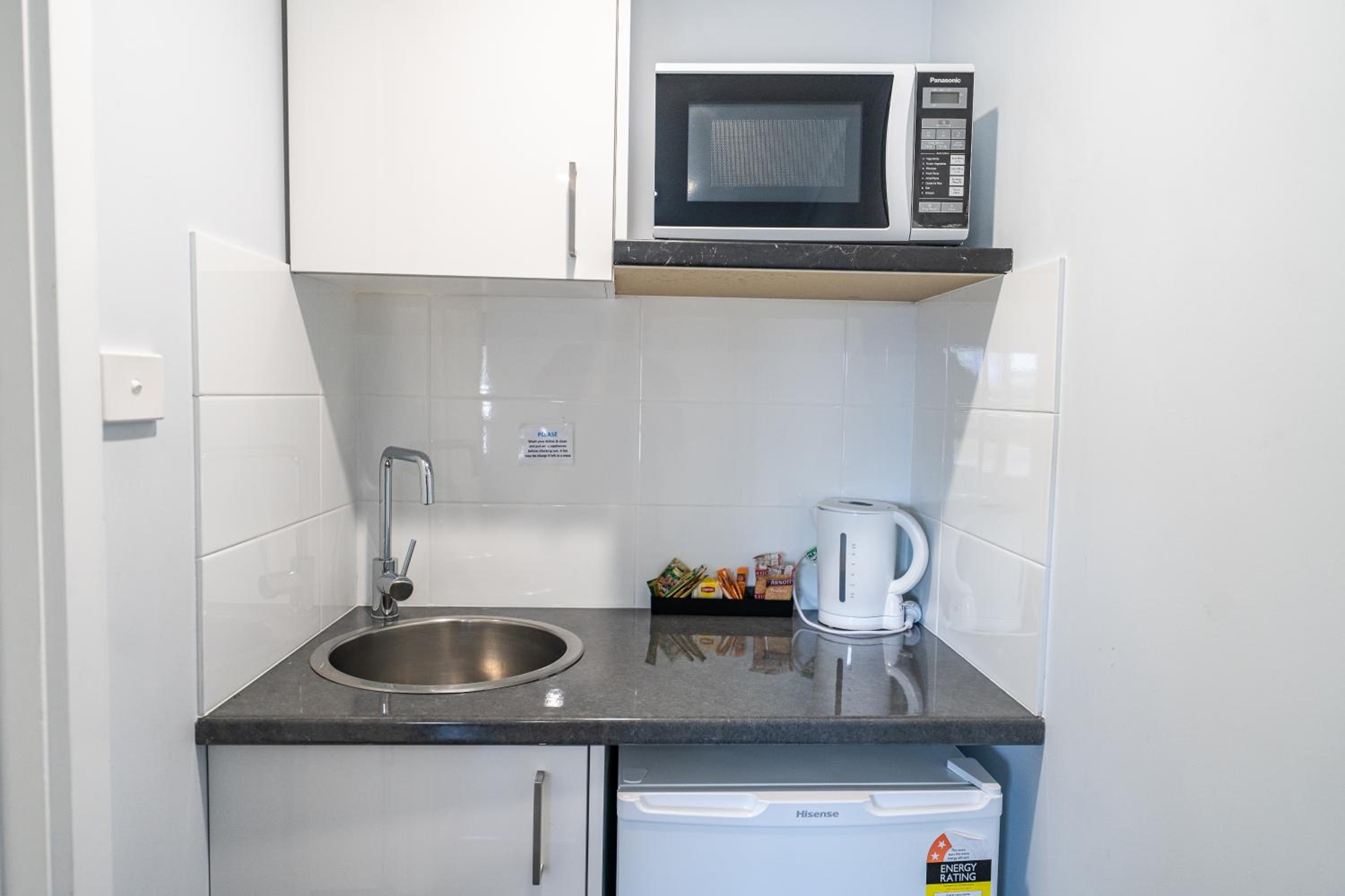 Deluxe King + Single with Kitchenette photo 3