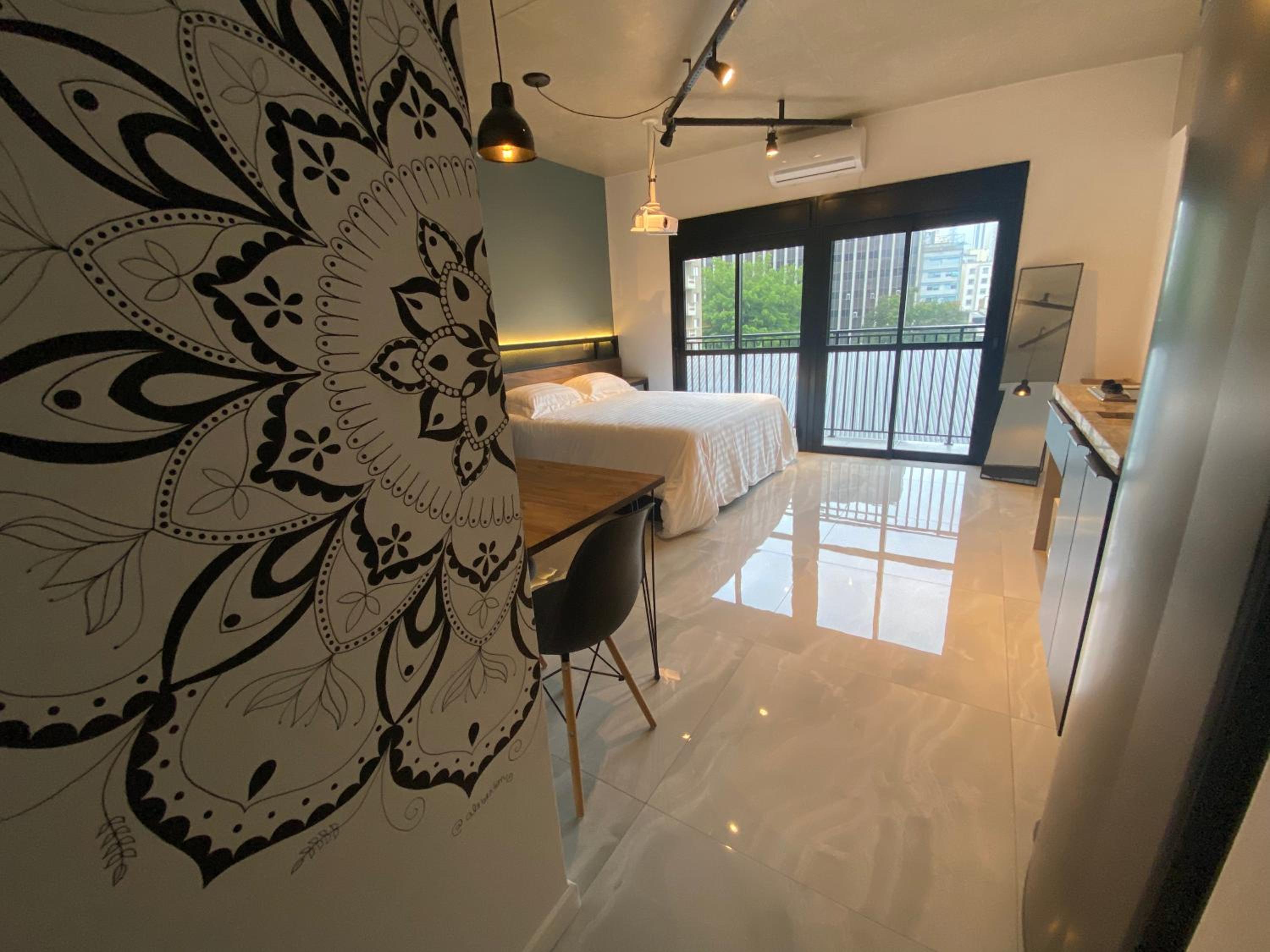 Studio Apartment - Photo 1