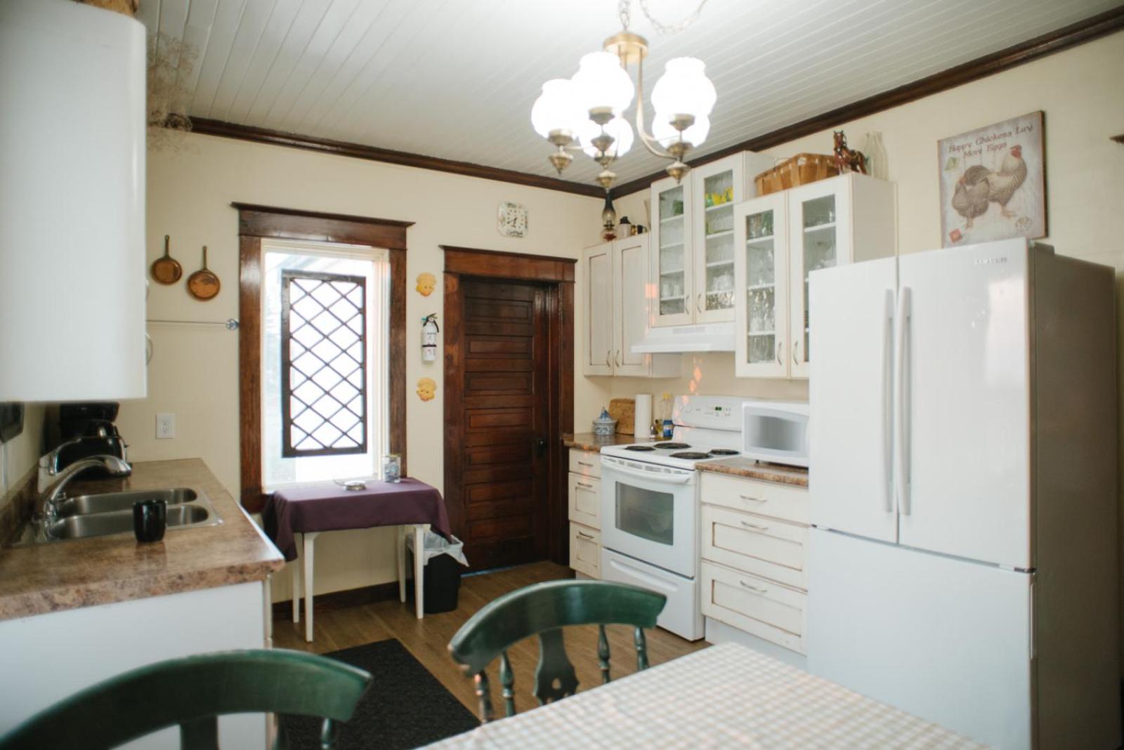Five-Bedroom House photo 3