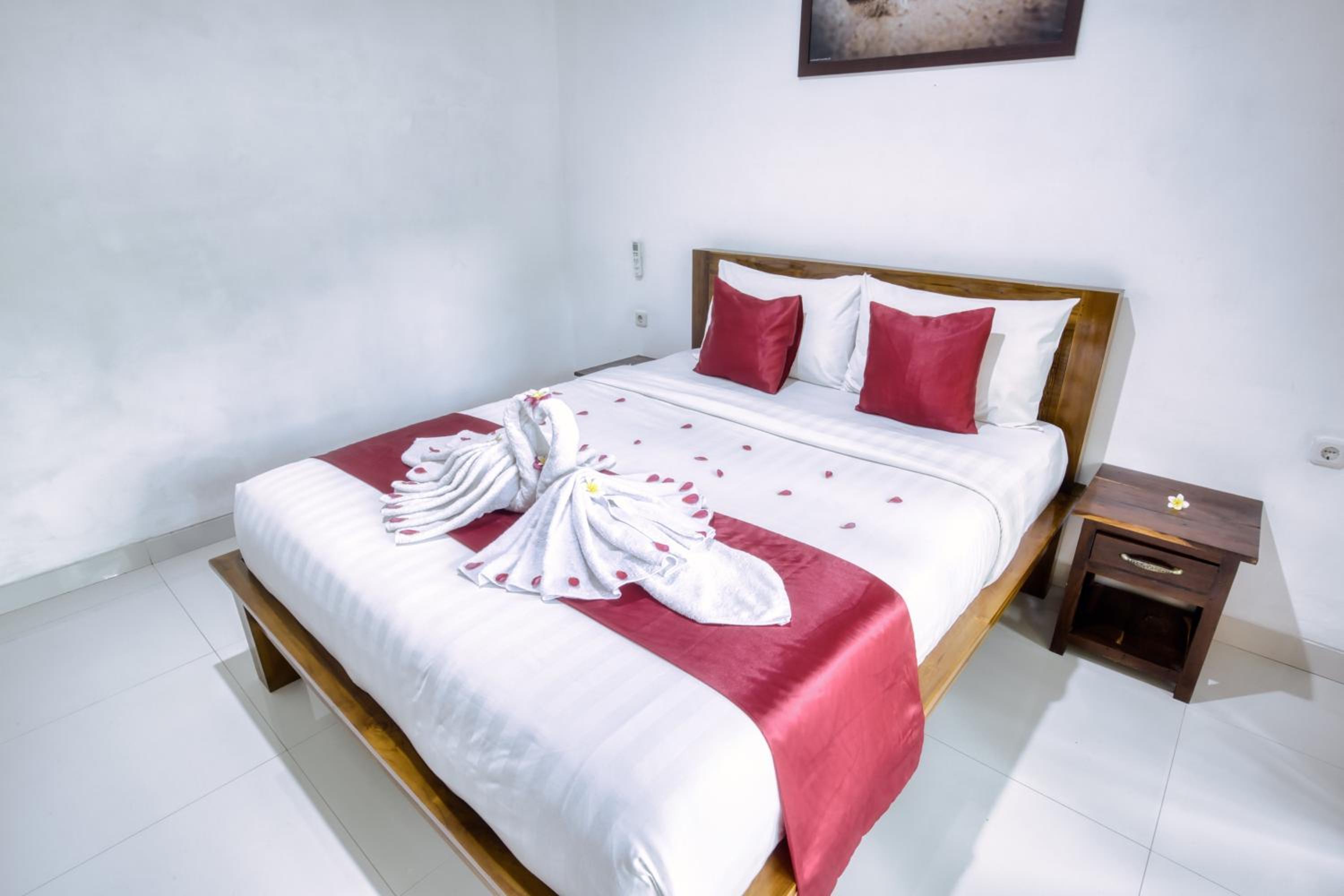Double Room with Private Bathroom - Photo 14