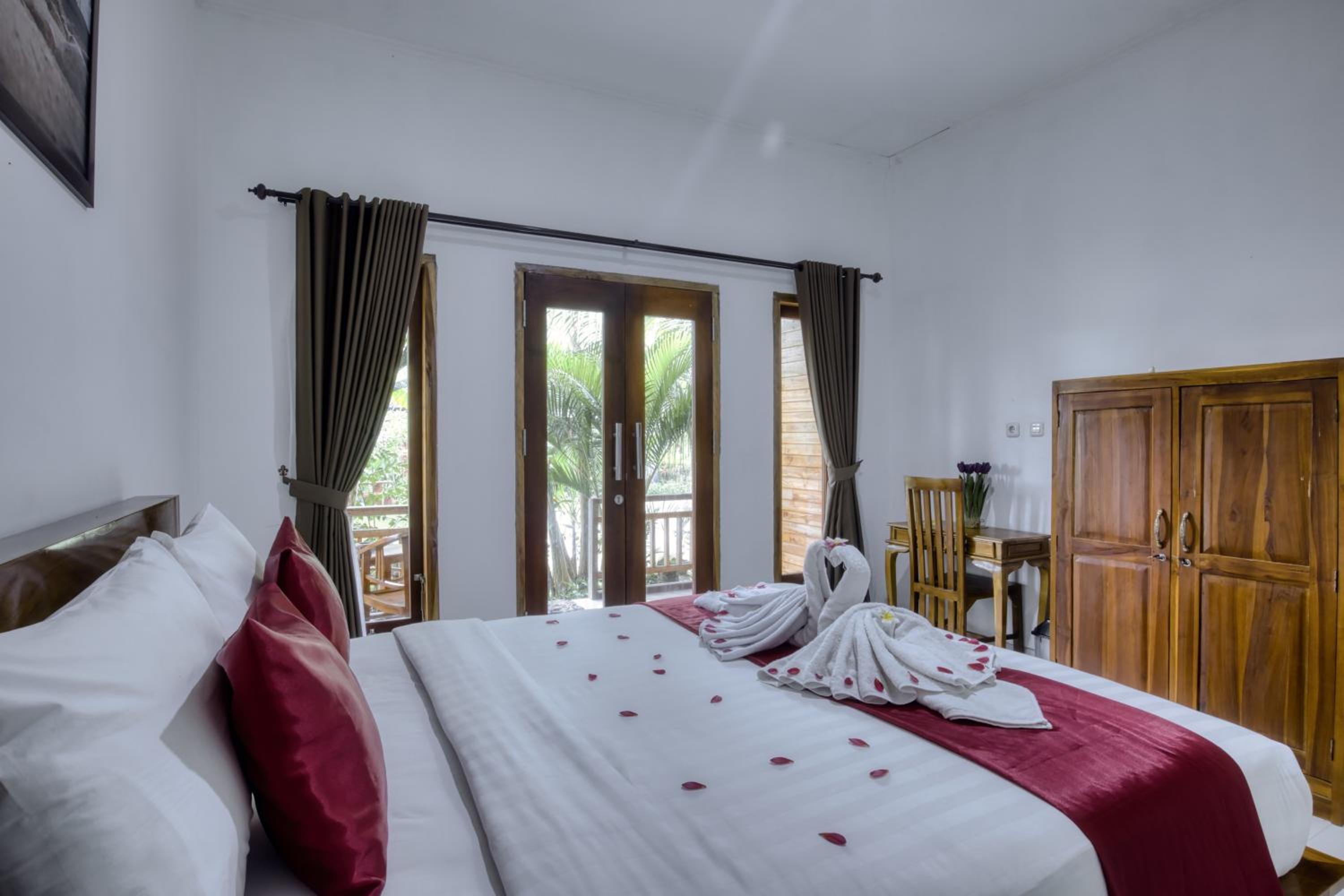 Double Room with Private Bathroom - Photo 13