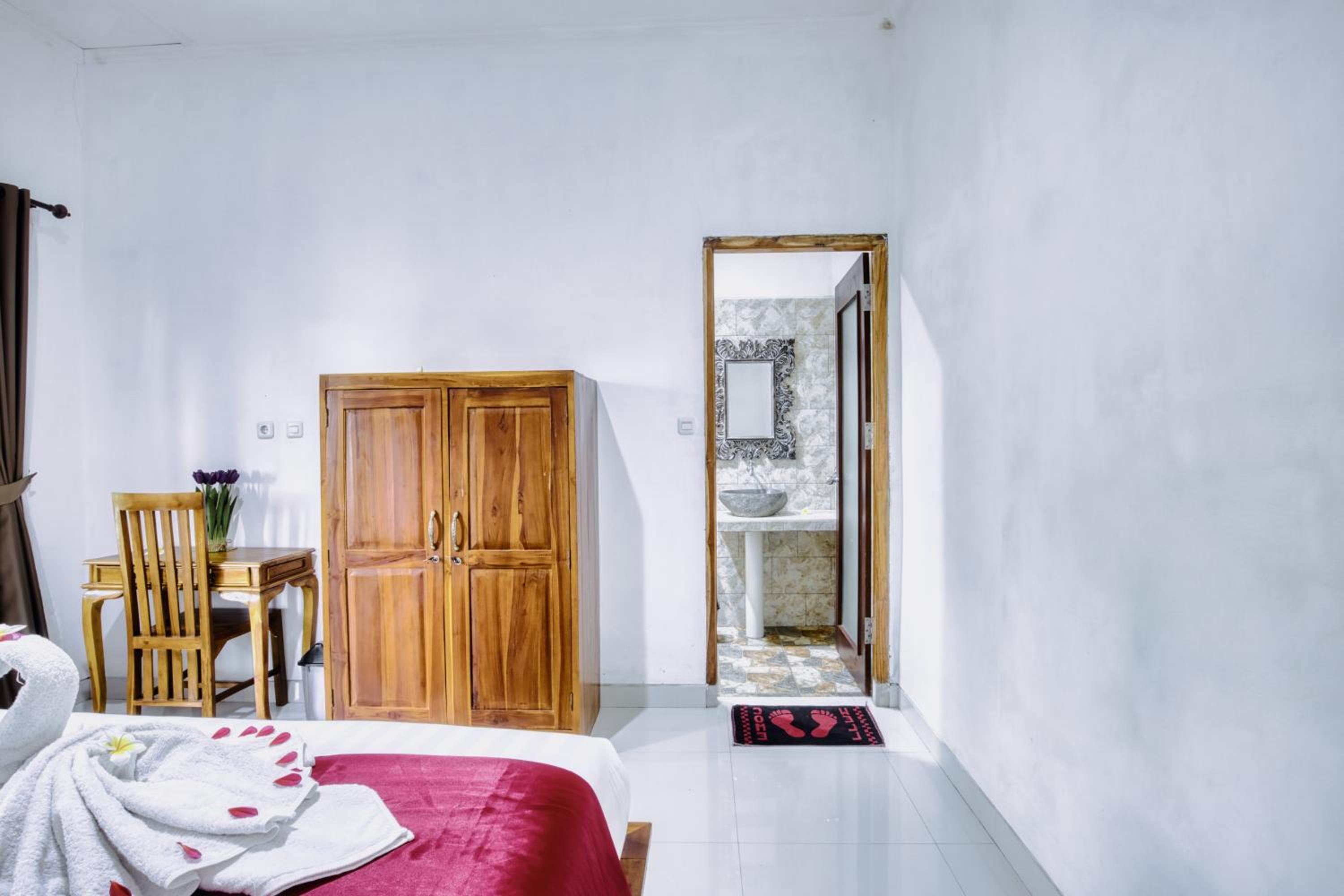 Double Room with Private Bathroom - Photo 18
