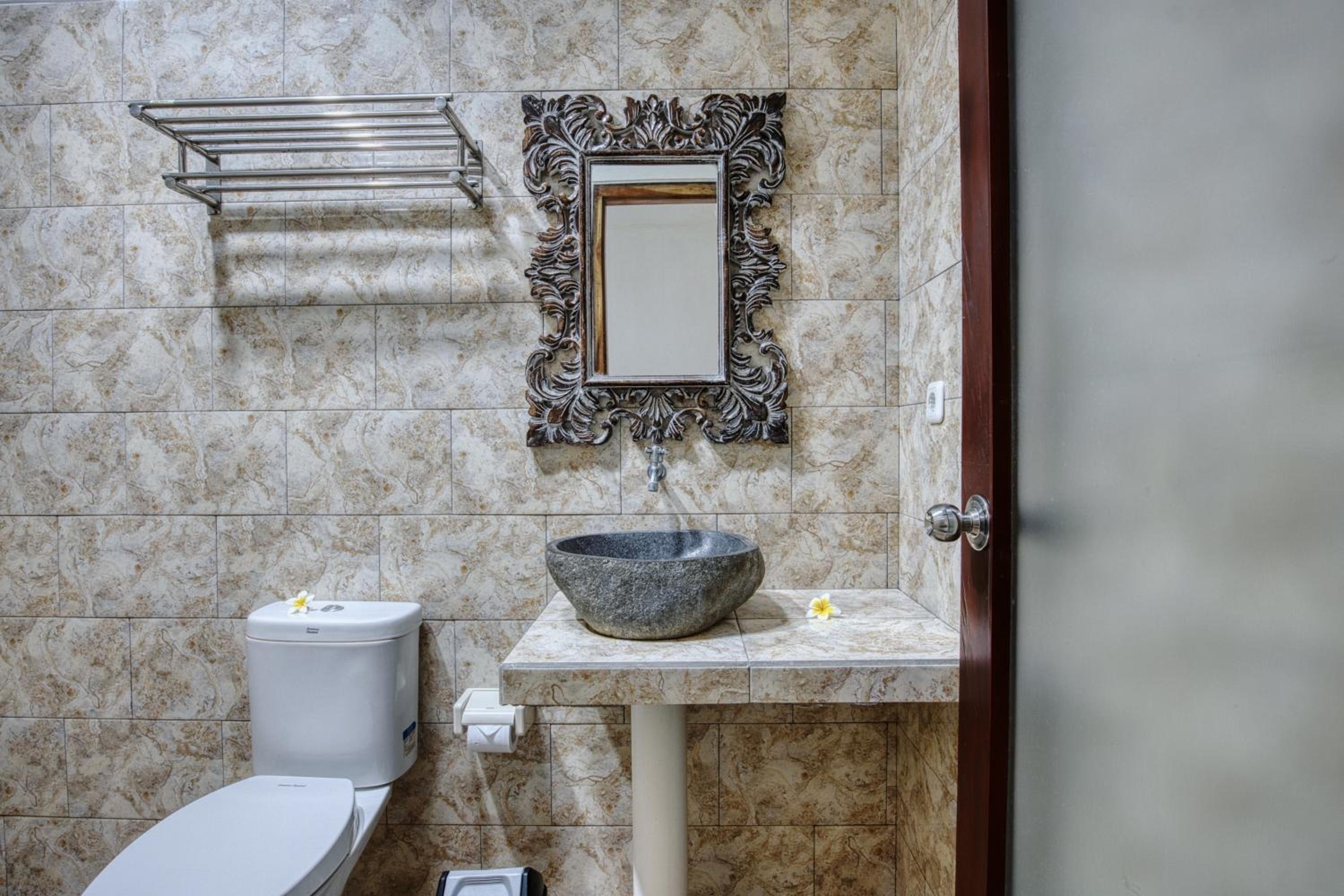 Double Room with Private Bathroom - Photo 9
