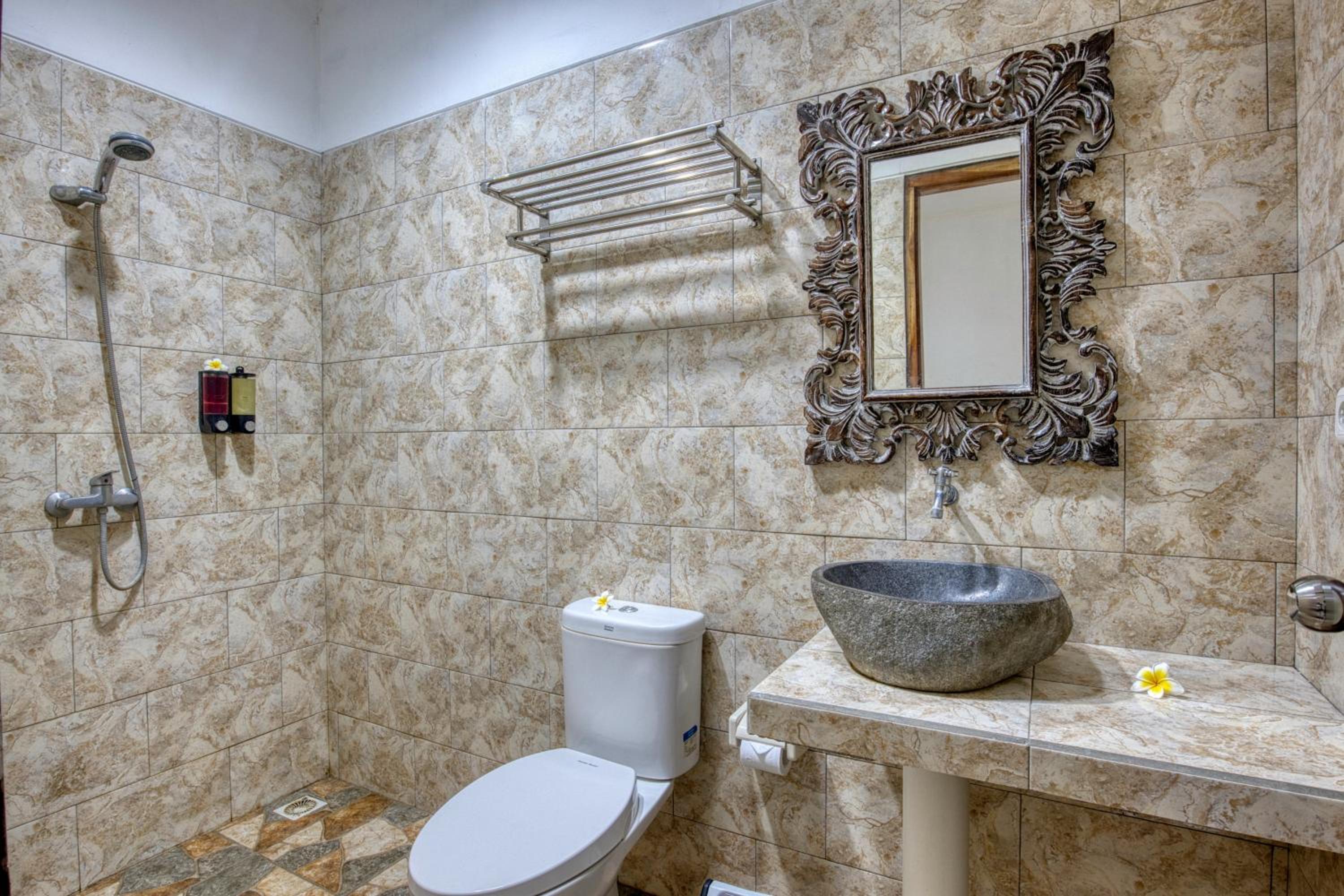 Double Room with Private Bathroom - Photo 8