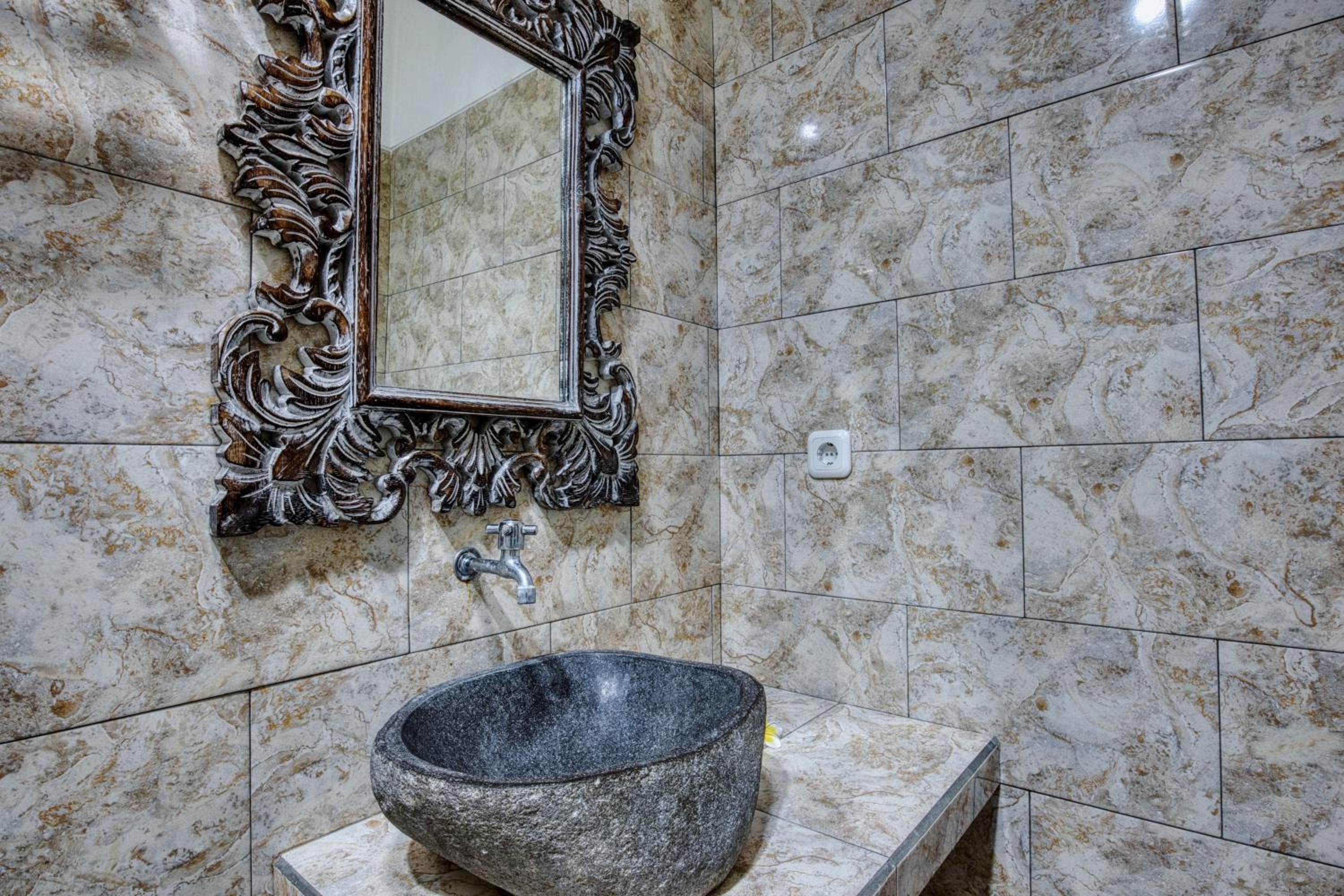 Double Room with Private Bathroom - Photo 7