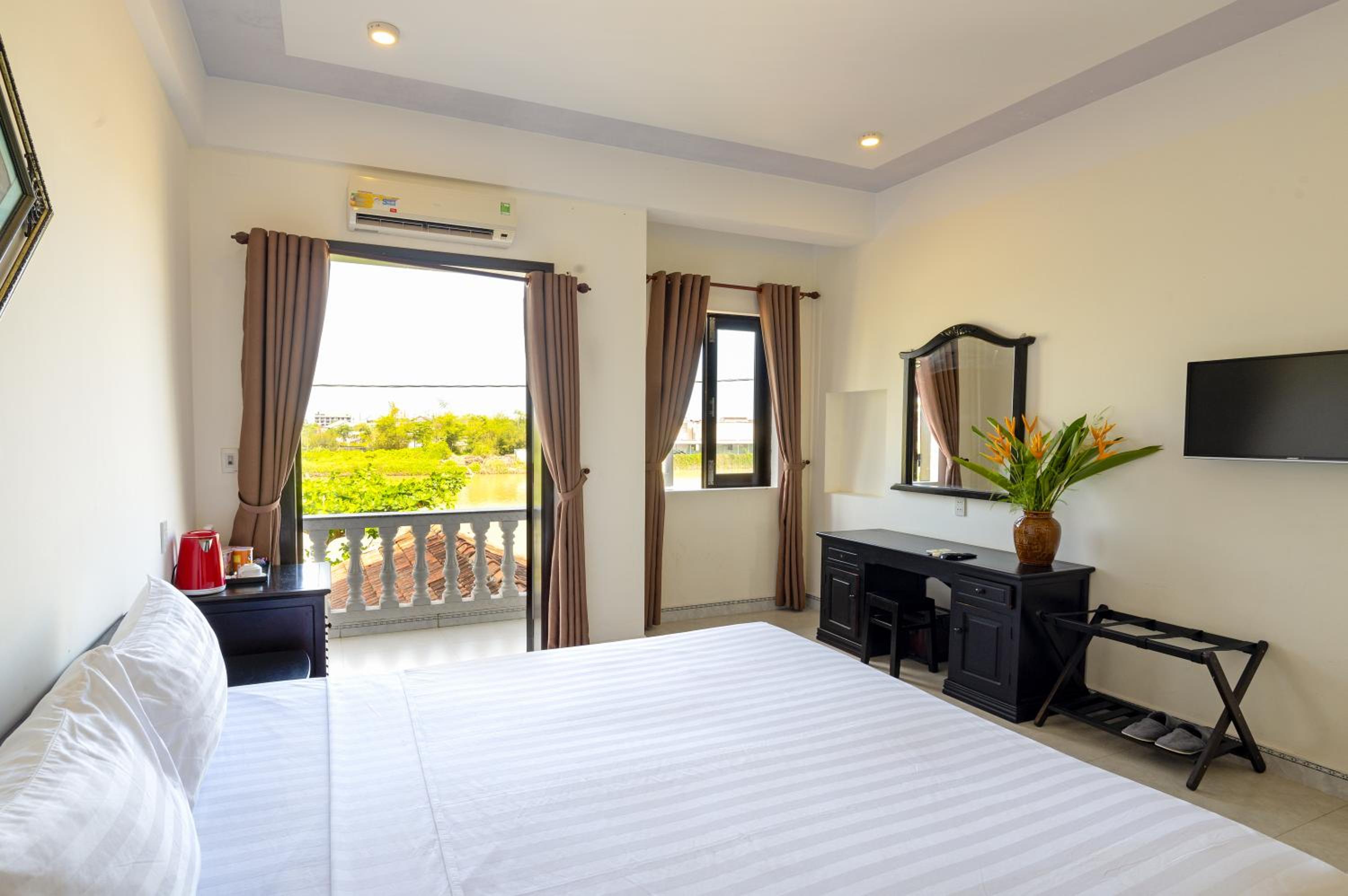 Deluxe Double or Twin Room with River View