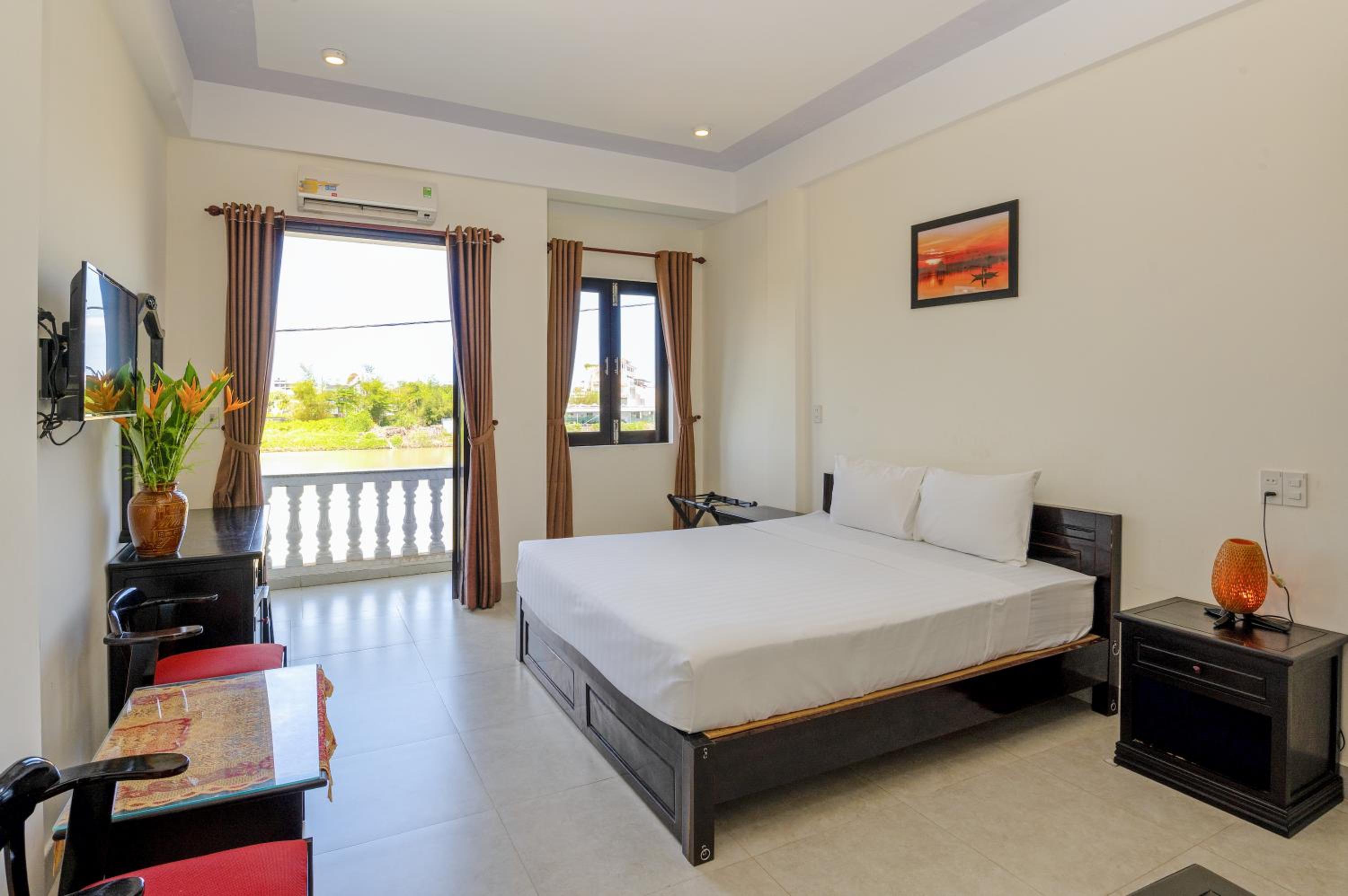 Deluxe Double or Twin Room with City View