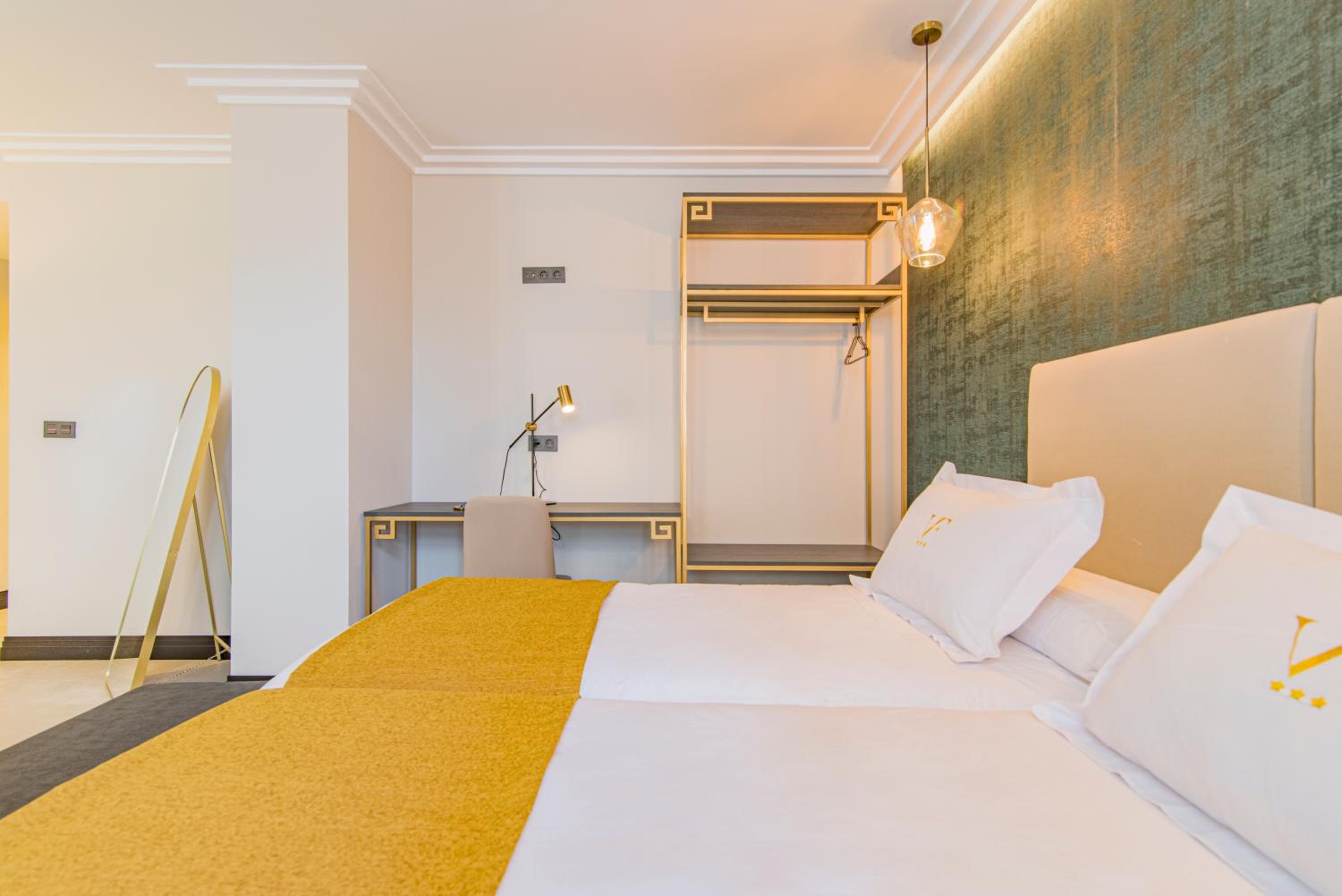 Junior Suite - Photo 1