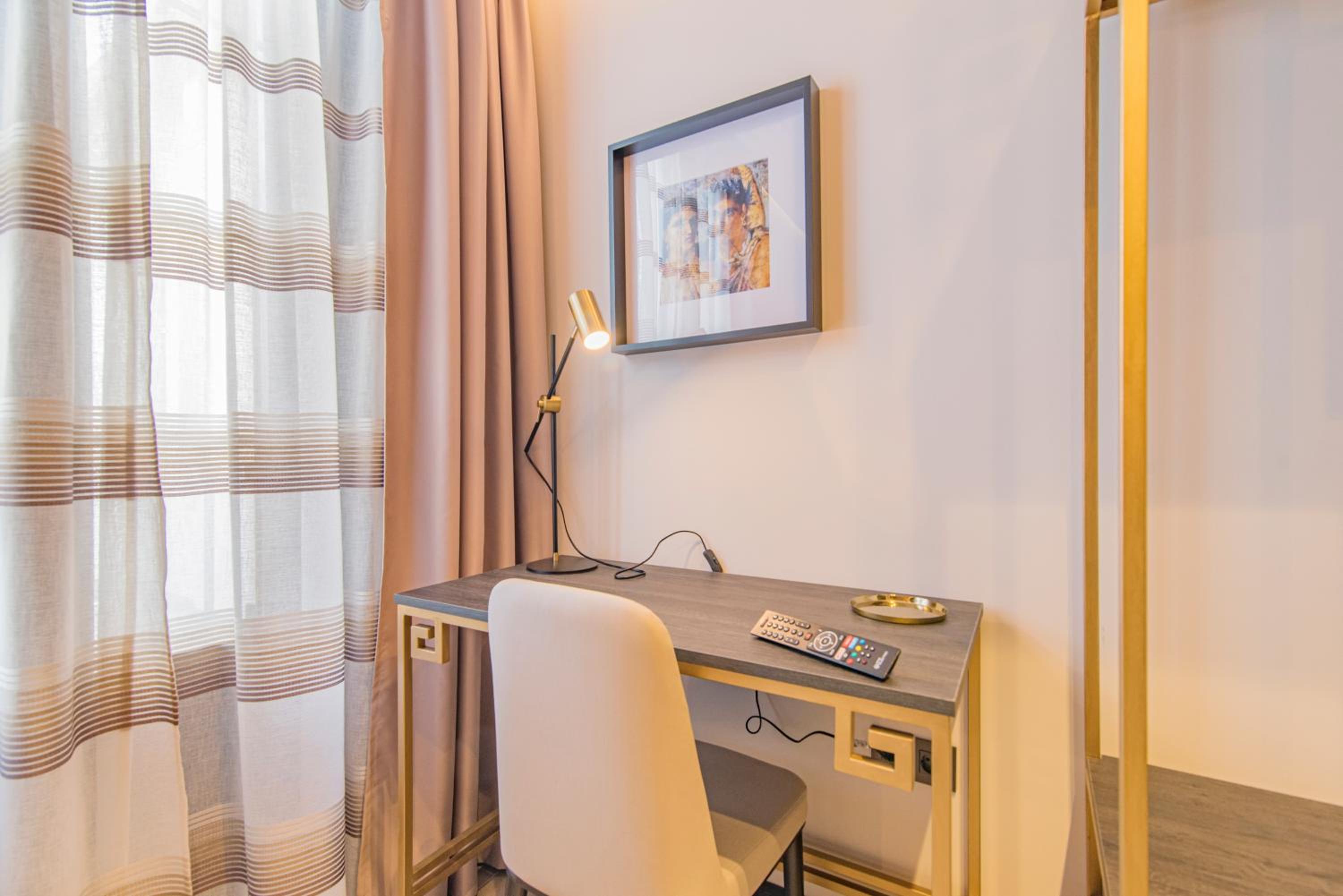 Single Room - Photo 2