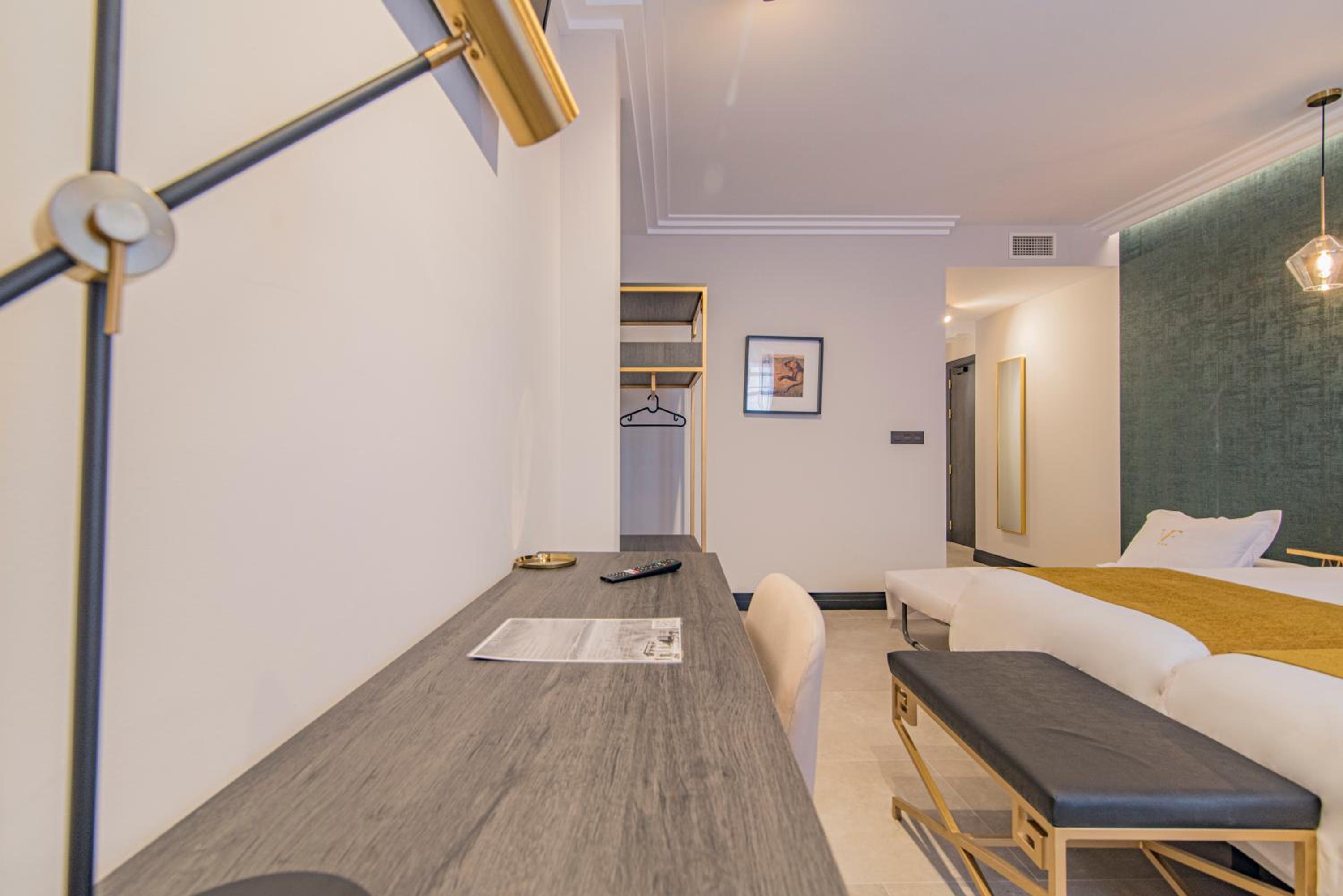 Queen Room - Disability Access - Photo 3