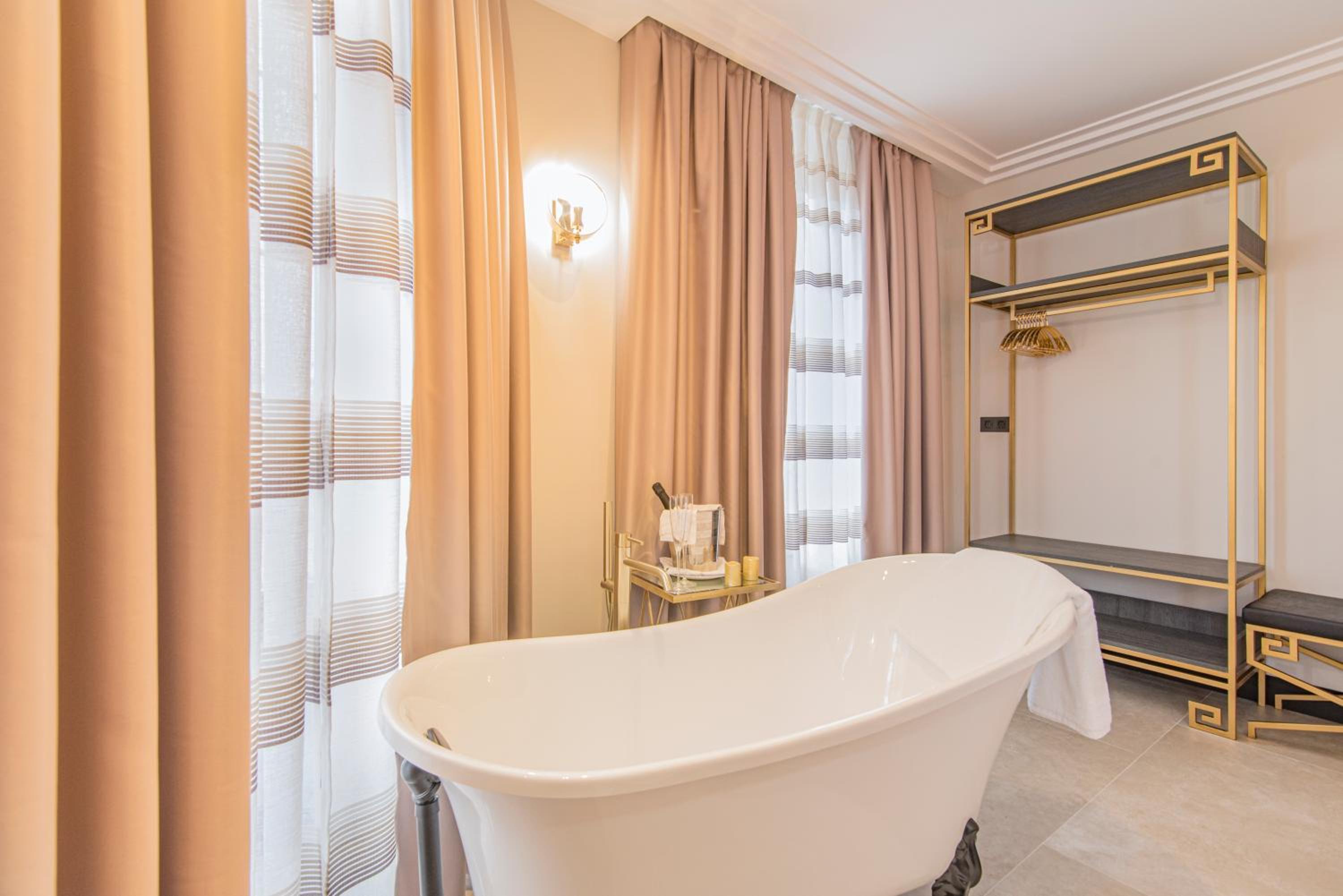 King Suite - Photo 6