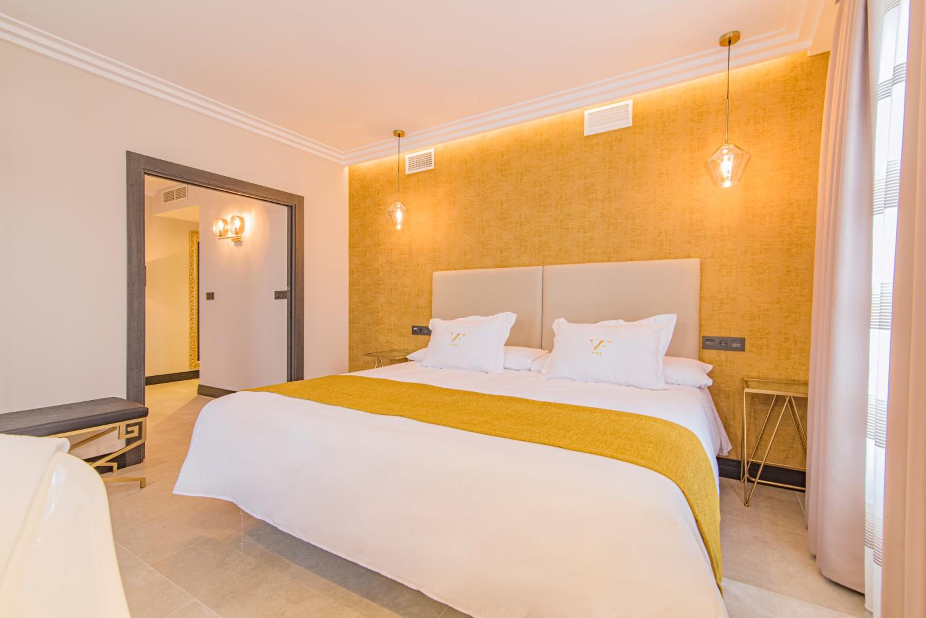 King Suite - Photo 1