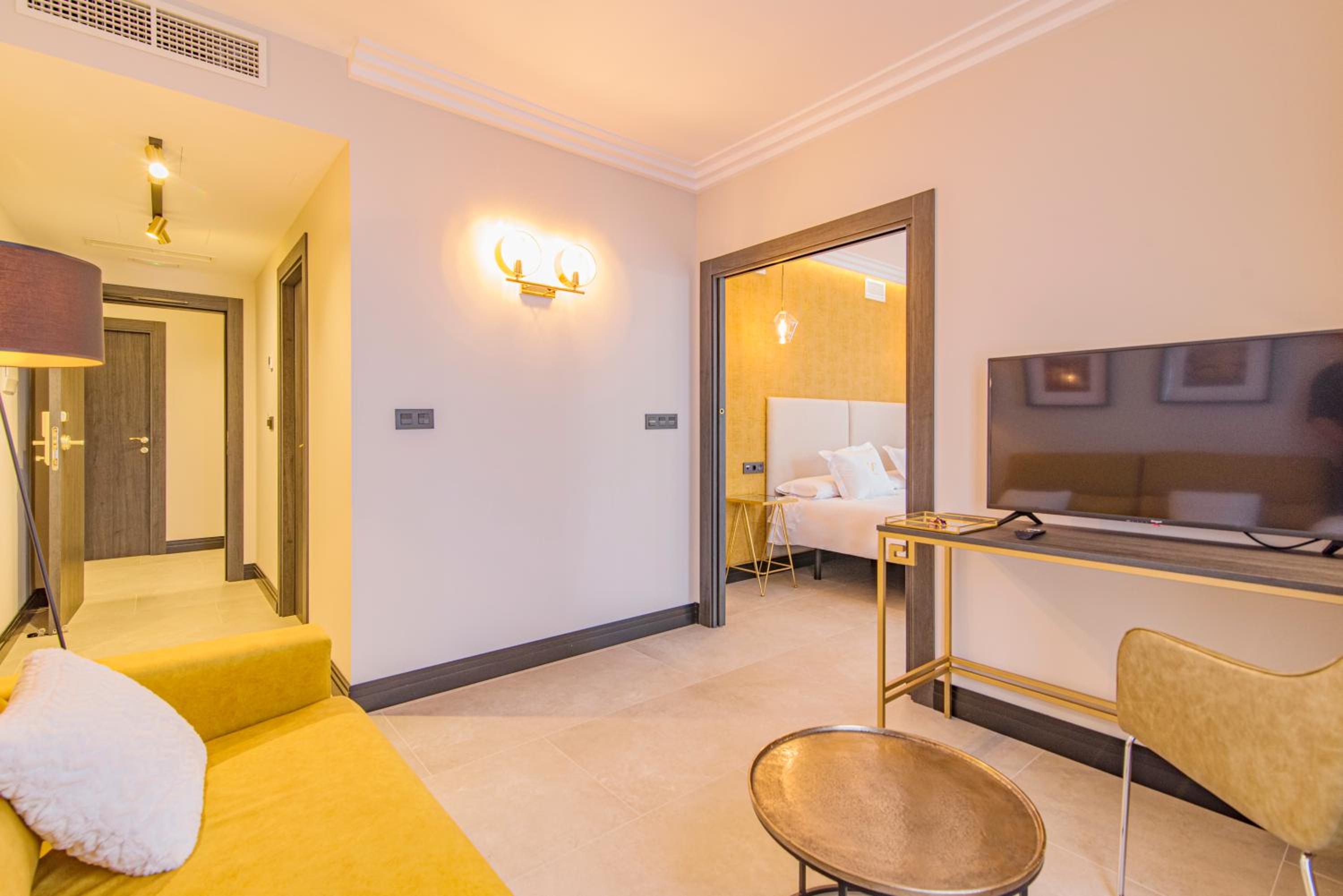 King Suite - Photo 15