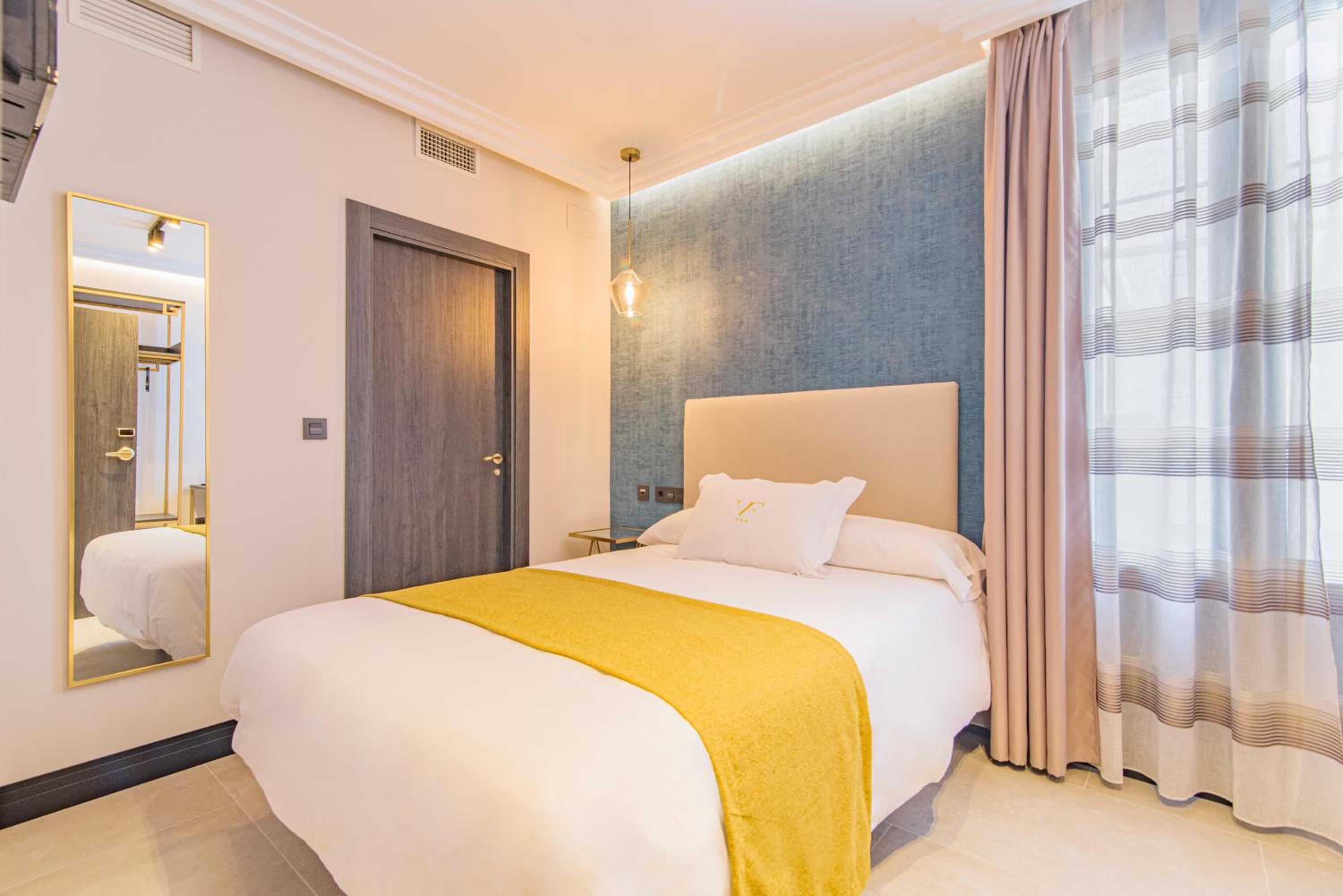 Single Room - Photo 1