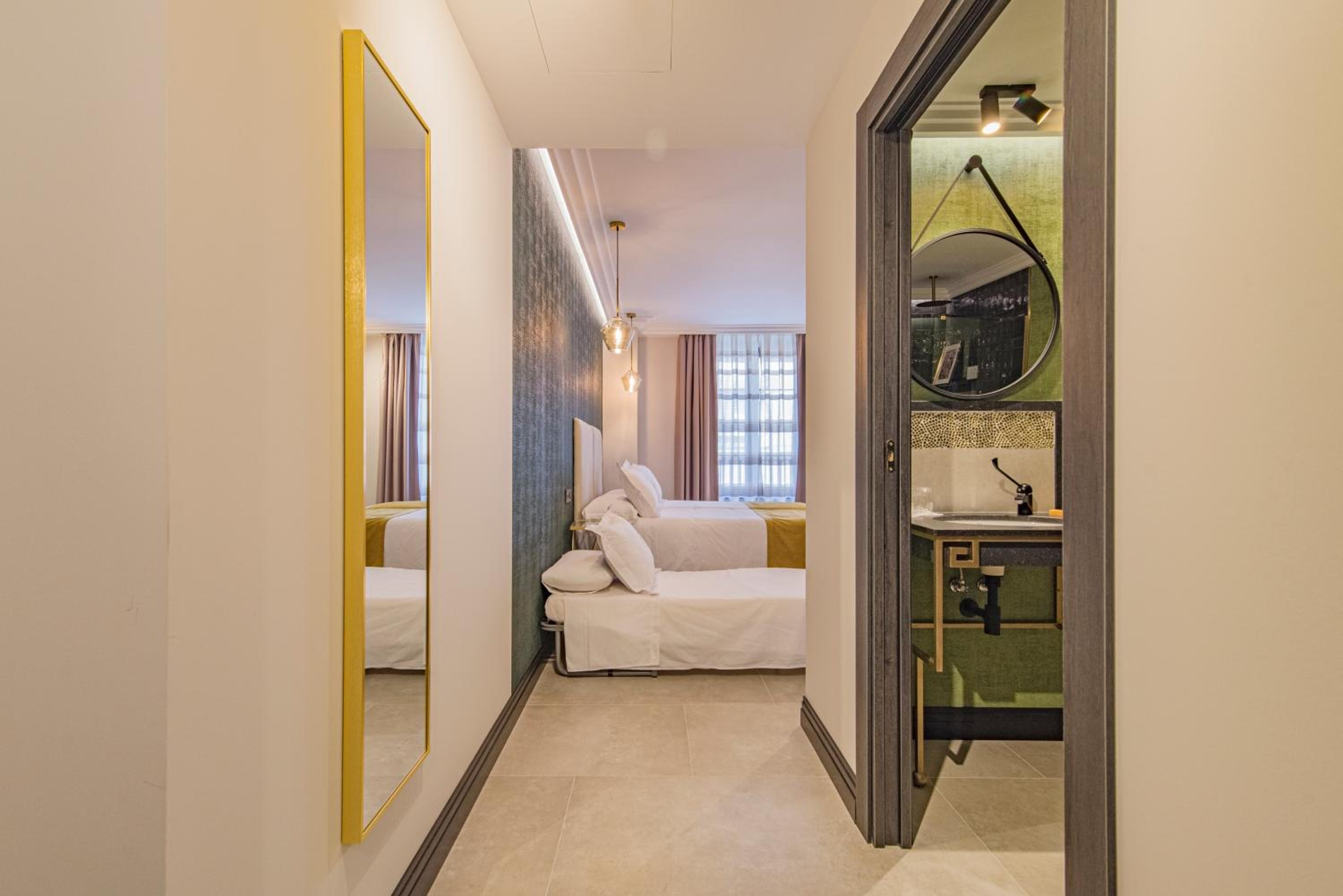 Queen Room - Disability Access - Photo 4