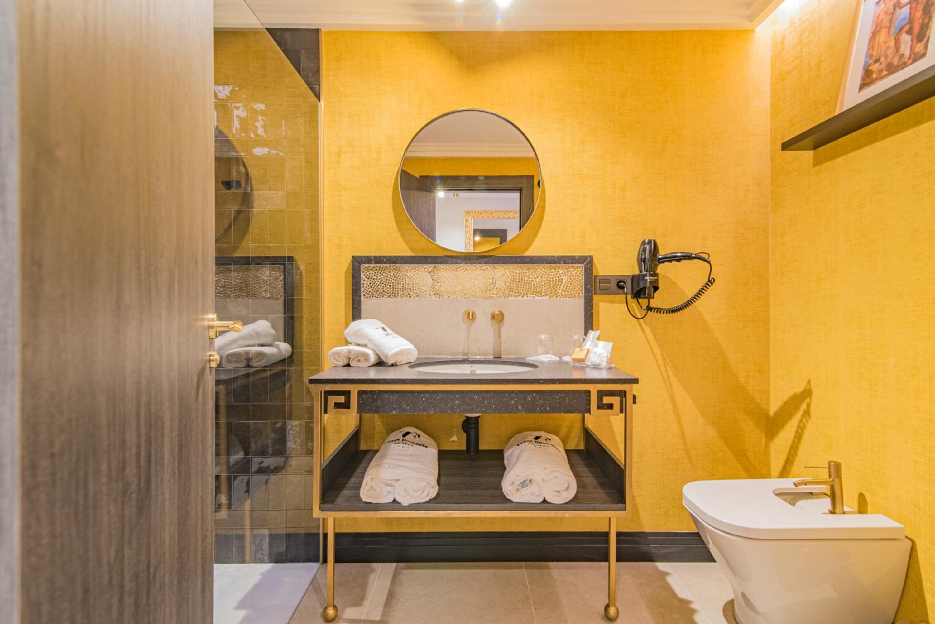 King Suite - Photo 18