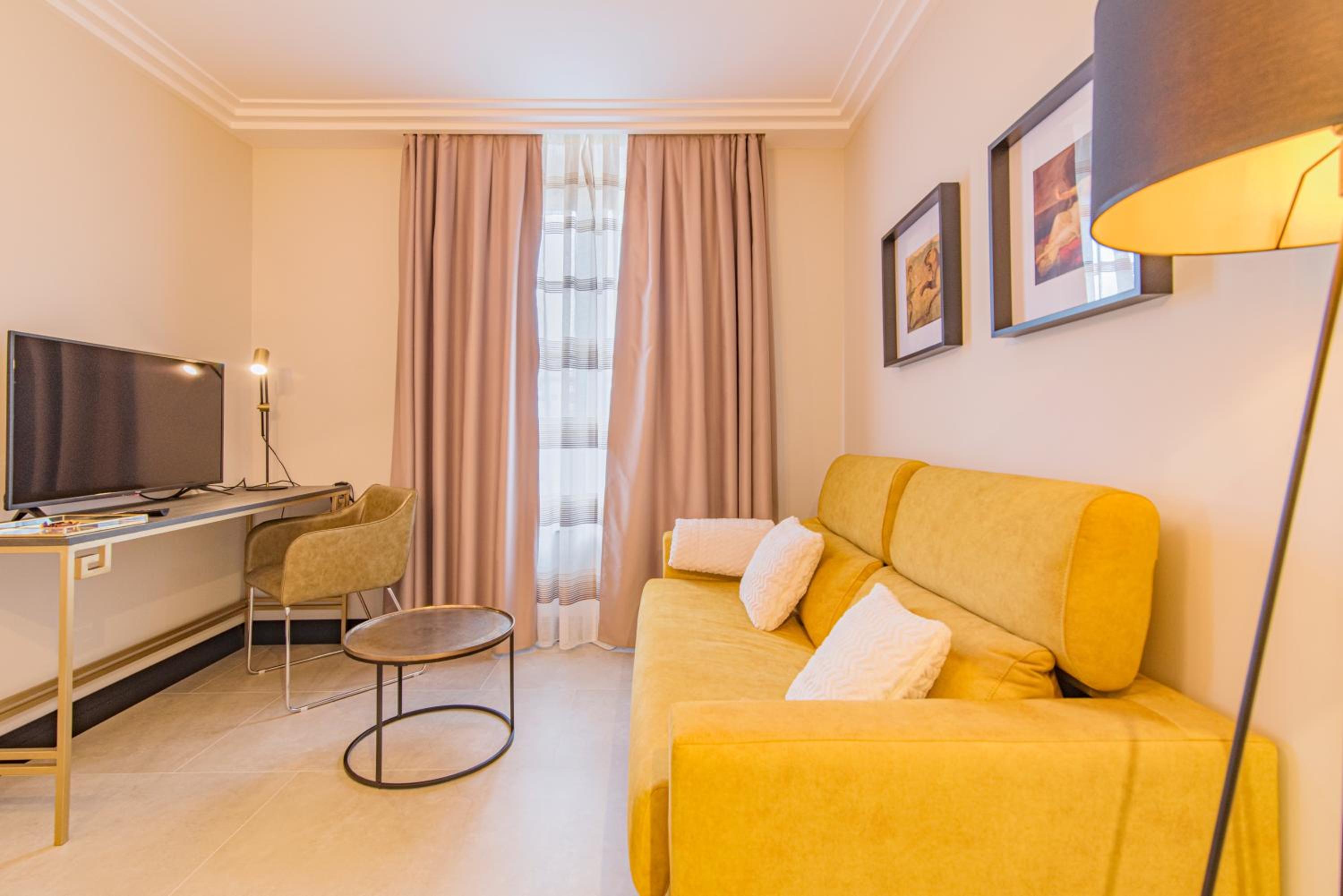 King Suite - Photo 10