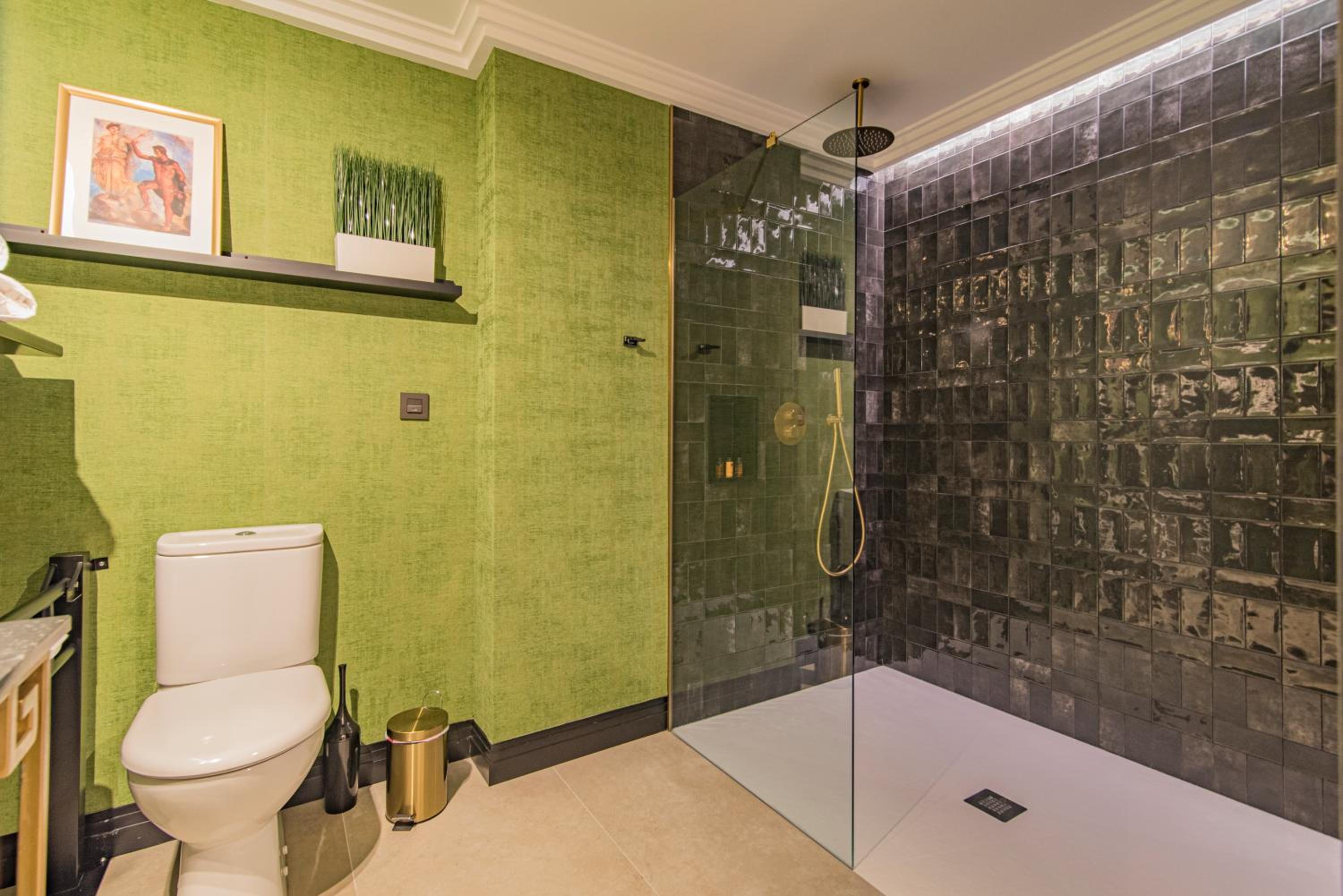 Queen Room - Disability Access - Photo 5