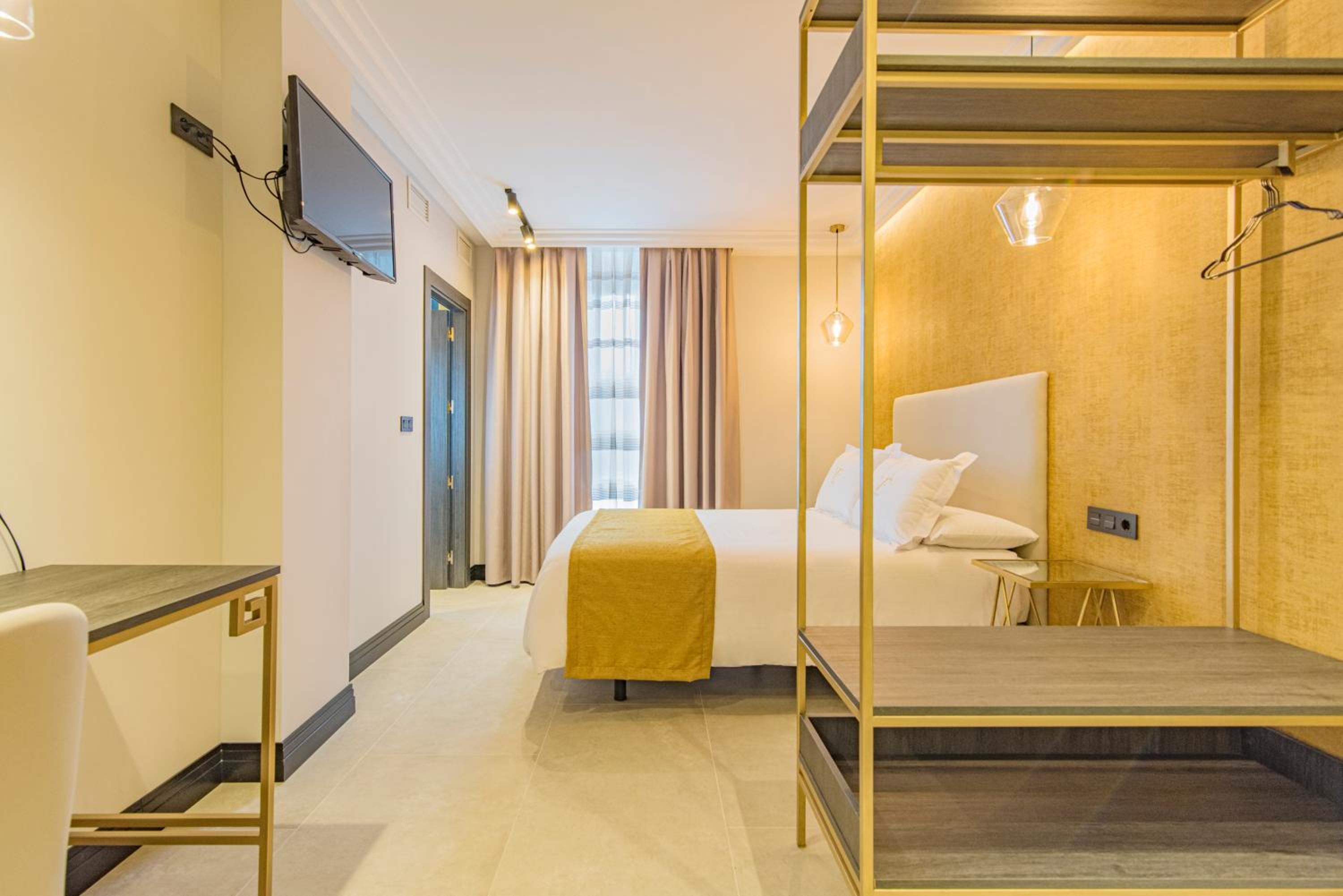 Double Room - Photo 9